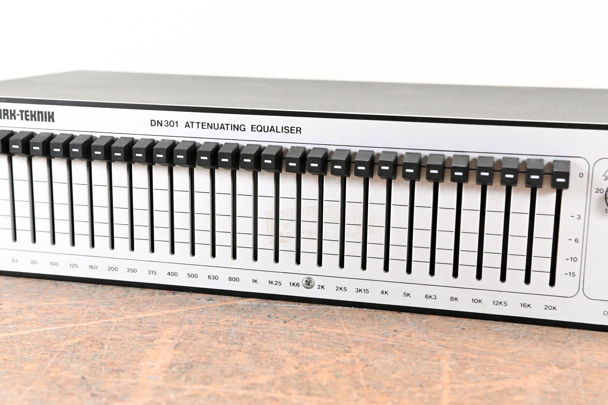 Klark Teknik DN301 Single-Channel 1/3 Octave Cut-Only Graphic Equalizer