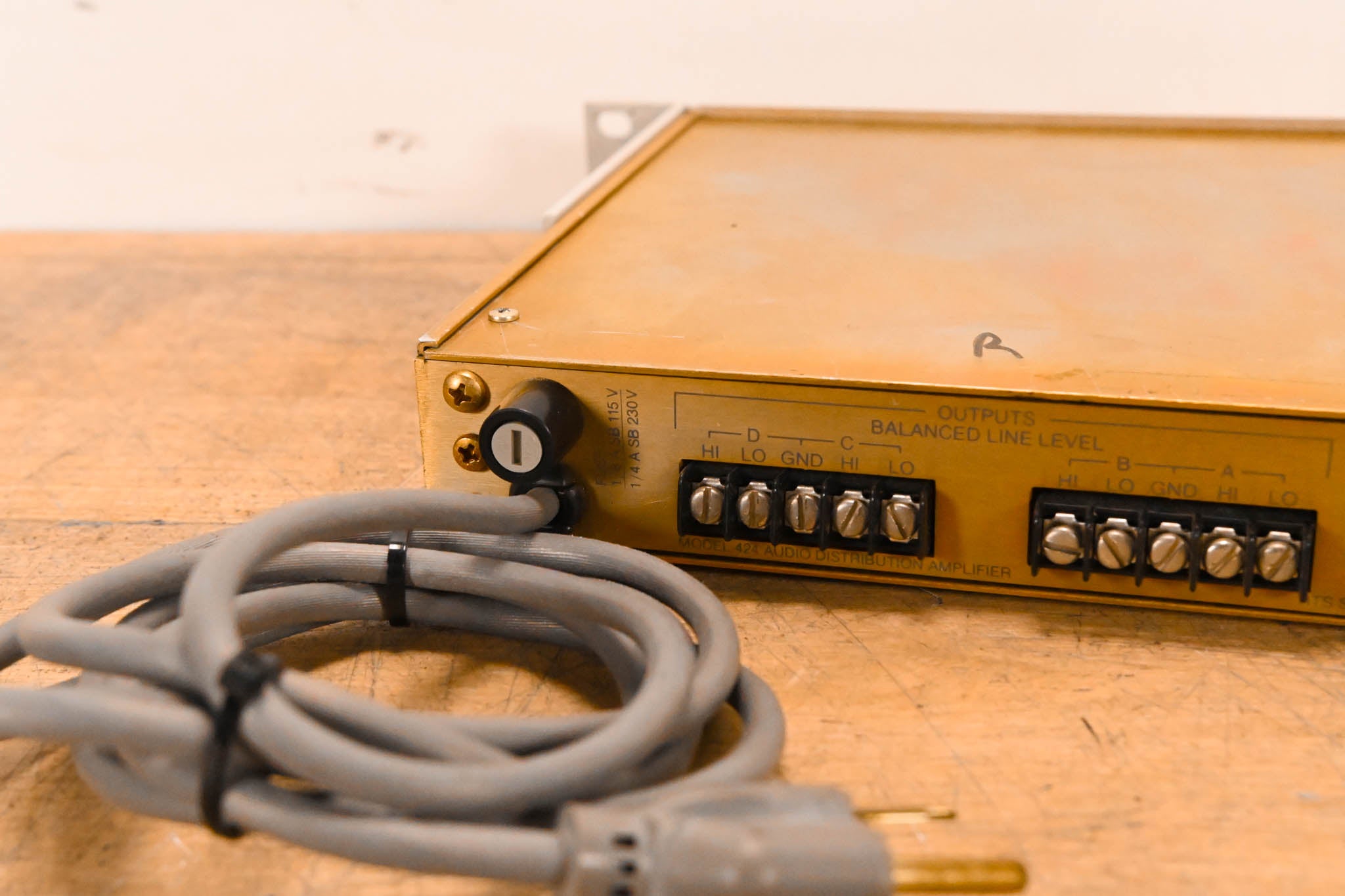 RTS 424 Audio Distribution Amplifier