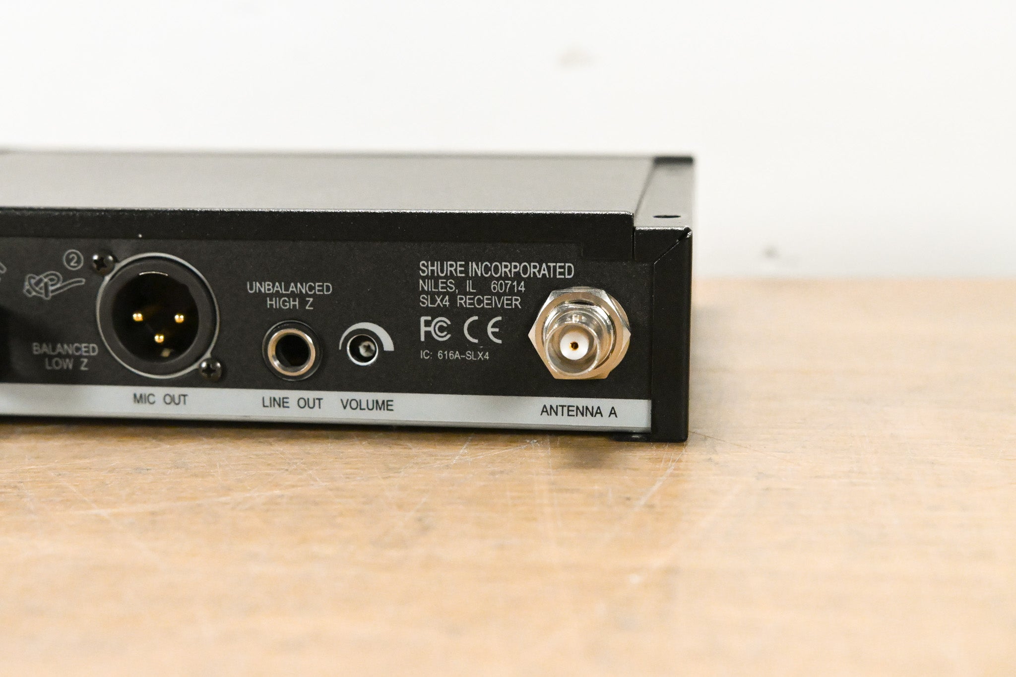 Shure SLX4 Wireless Receiver - J3 Band: 572-596 MHz (NO POWER SUPPLY)