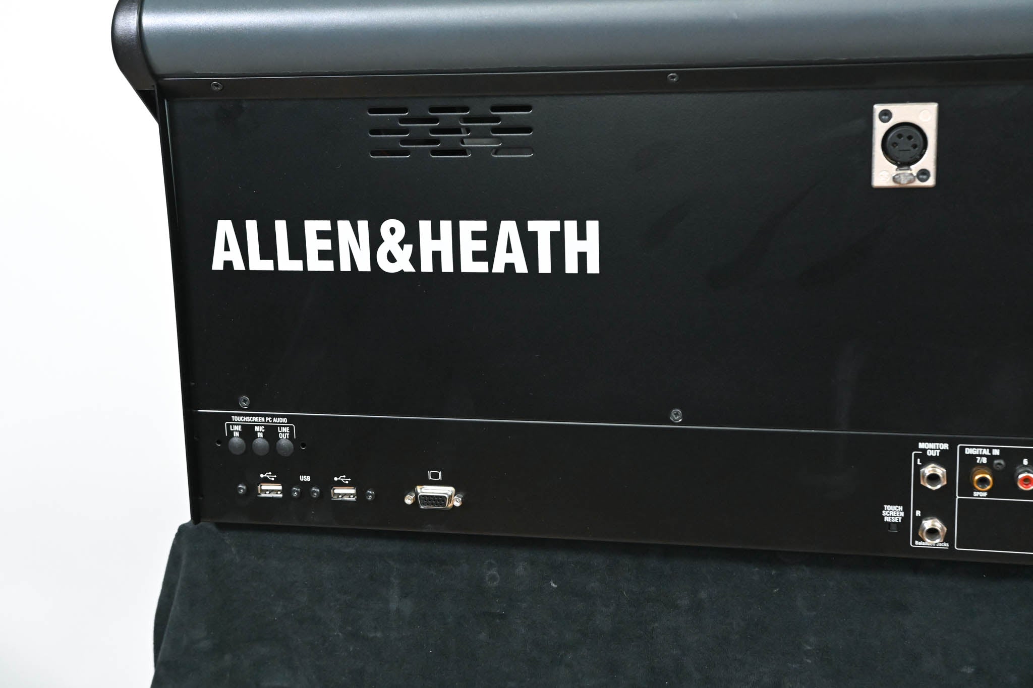 Allen & Heath iLive-T112 Mixing Surface with iDR-32 Fixed Format MixRack