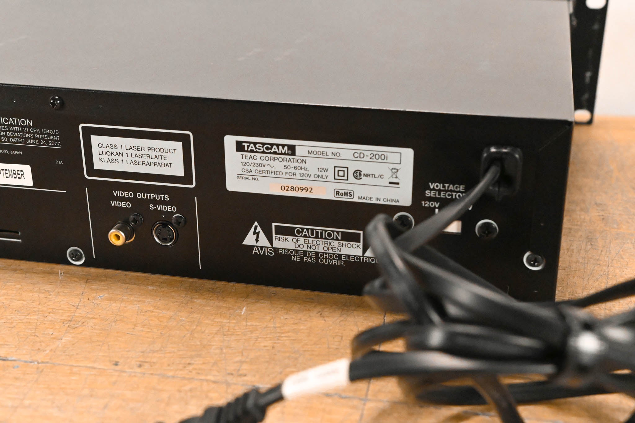 TASCAM CD-200i Rackmountable CD Player with iPod Dock