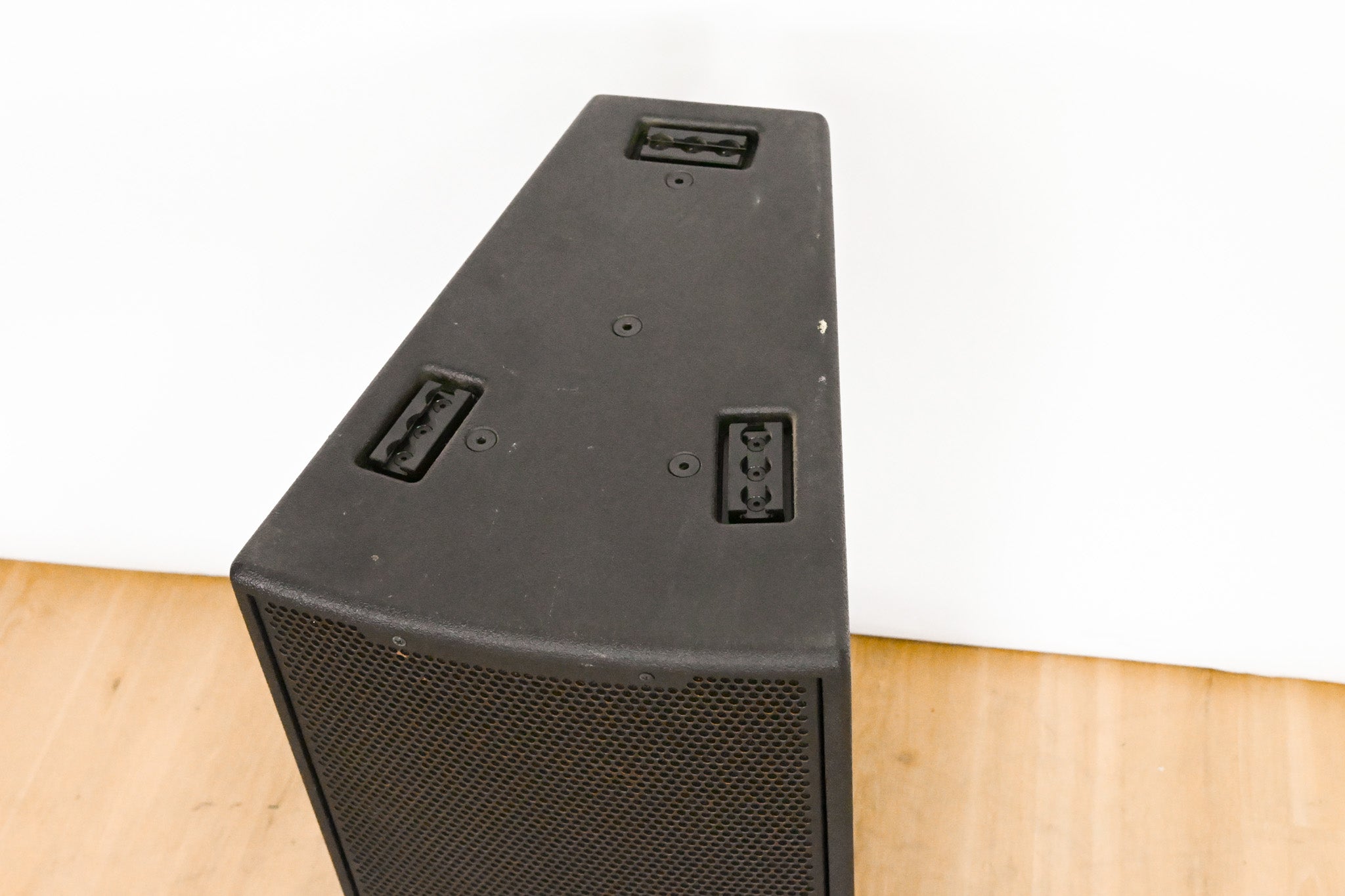 JBL VP7212/64DP 2-Way Powered Speaker