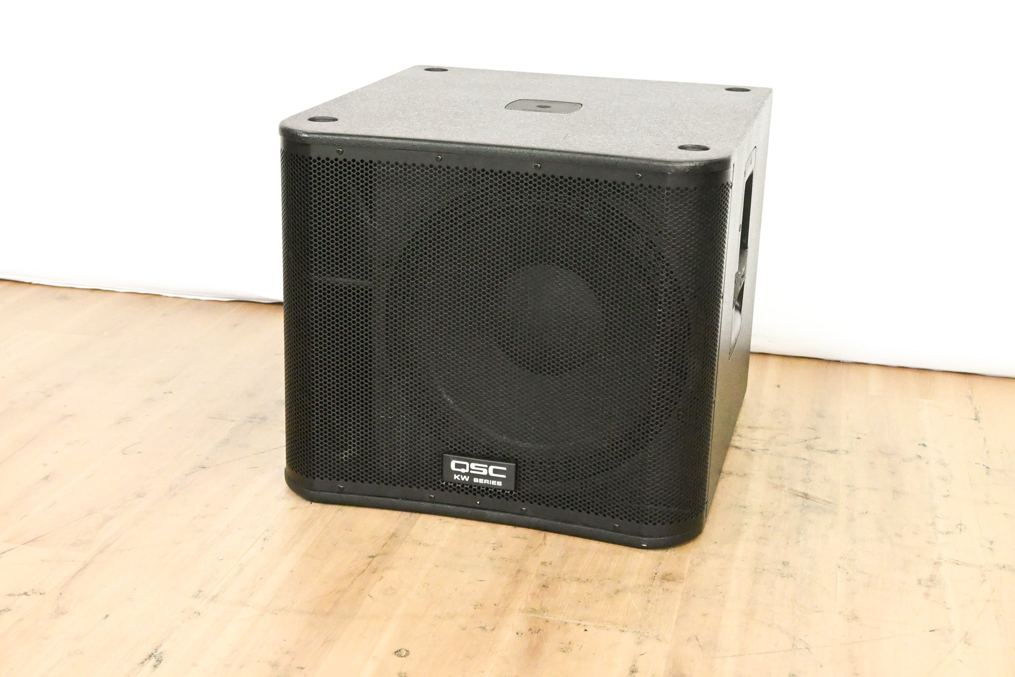 QSC KW181 1000W 18" Powered Subwoofer