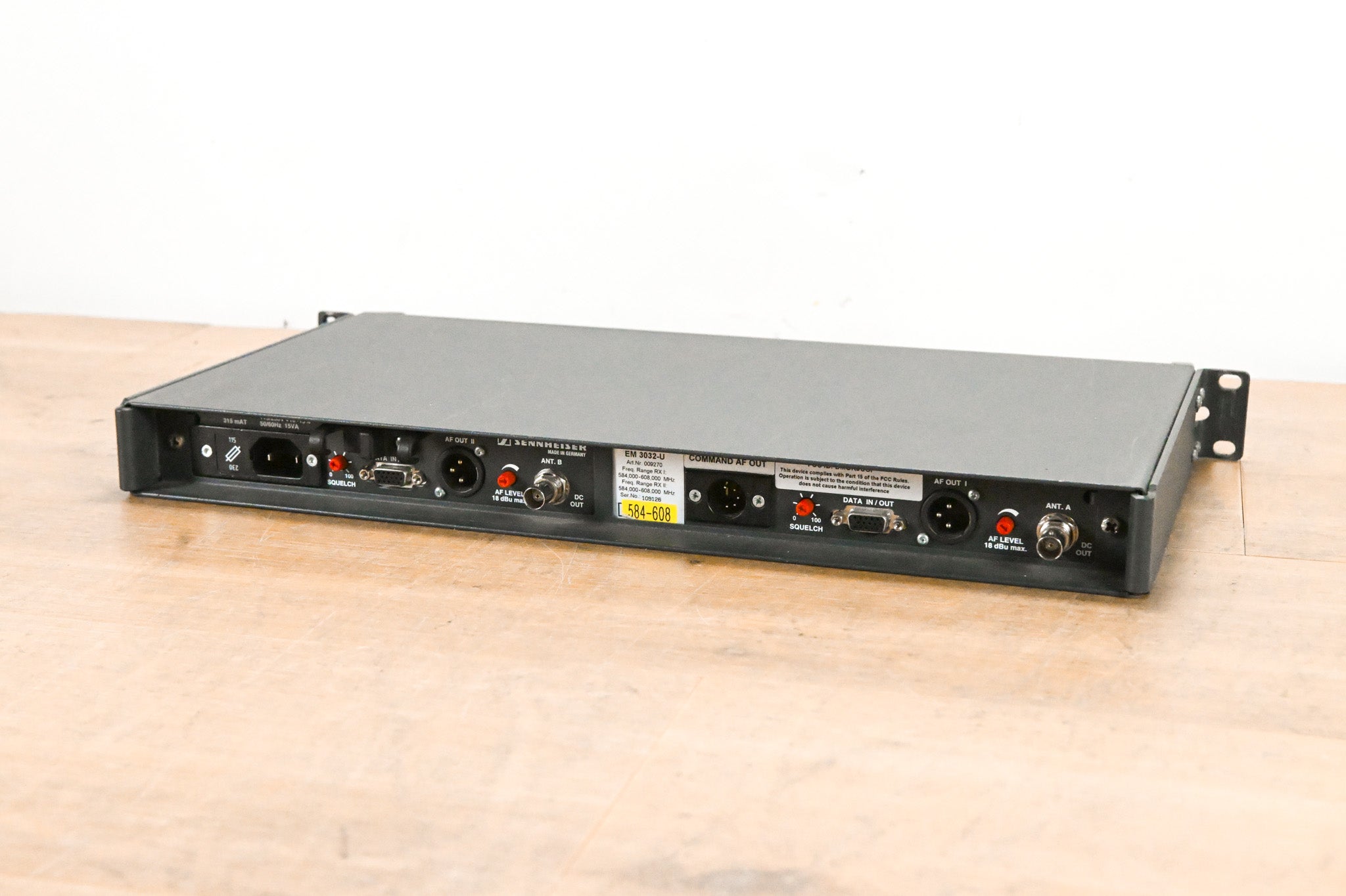 Sennheiser EM 3032-U Mikroport Receiver w/ SK250 Bodypacks 584-608 MHz