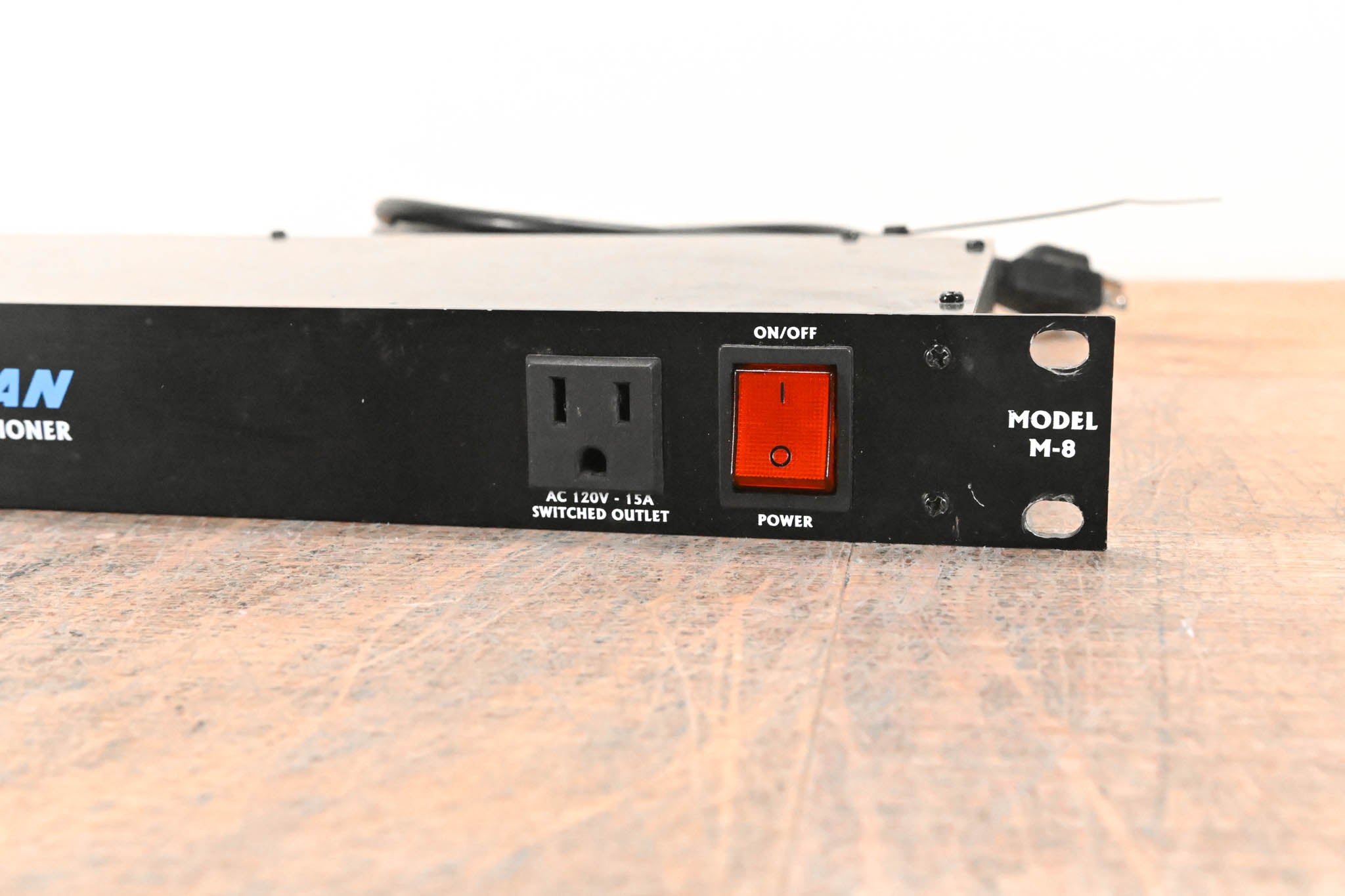 Furman M-8 8-Outlet Power Conditioner