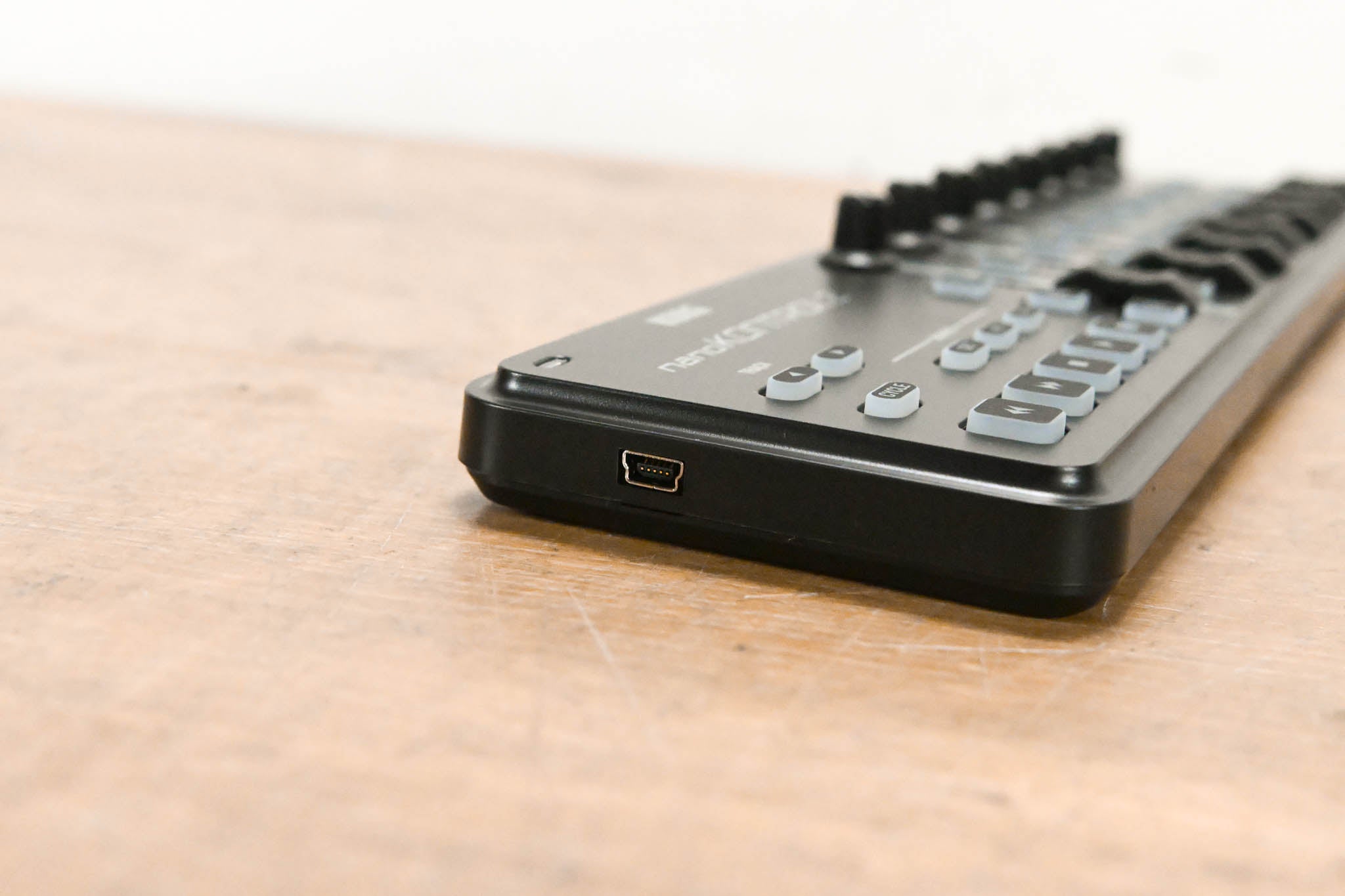Korg nanoKONTROL 2 - MIDI Control Surface