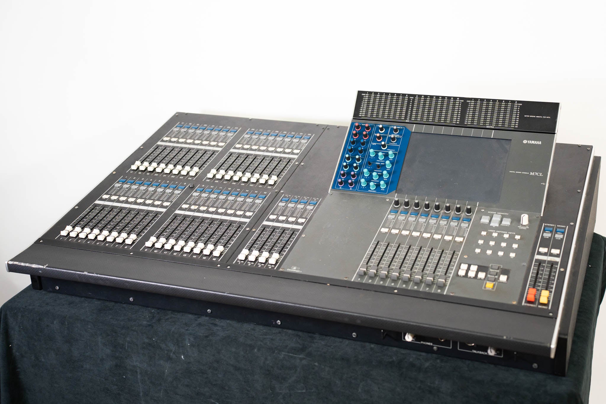 Yamaha M7CL-32 32-Channel Digital Audio Mixing Console