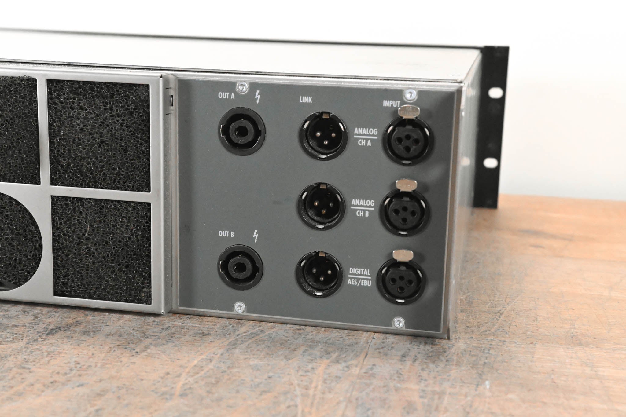 d&b audiotechnik D12 Dual-Channel Power Amplifier