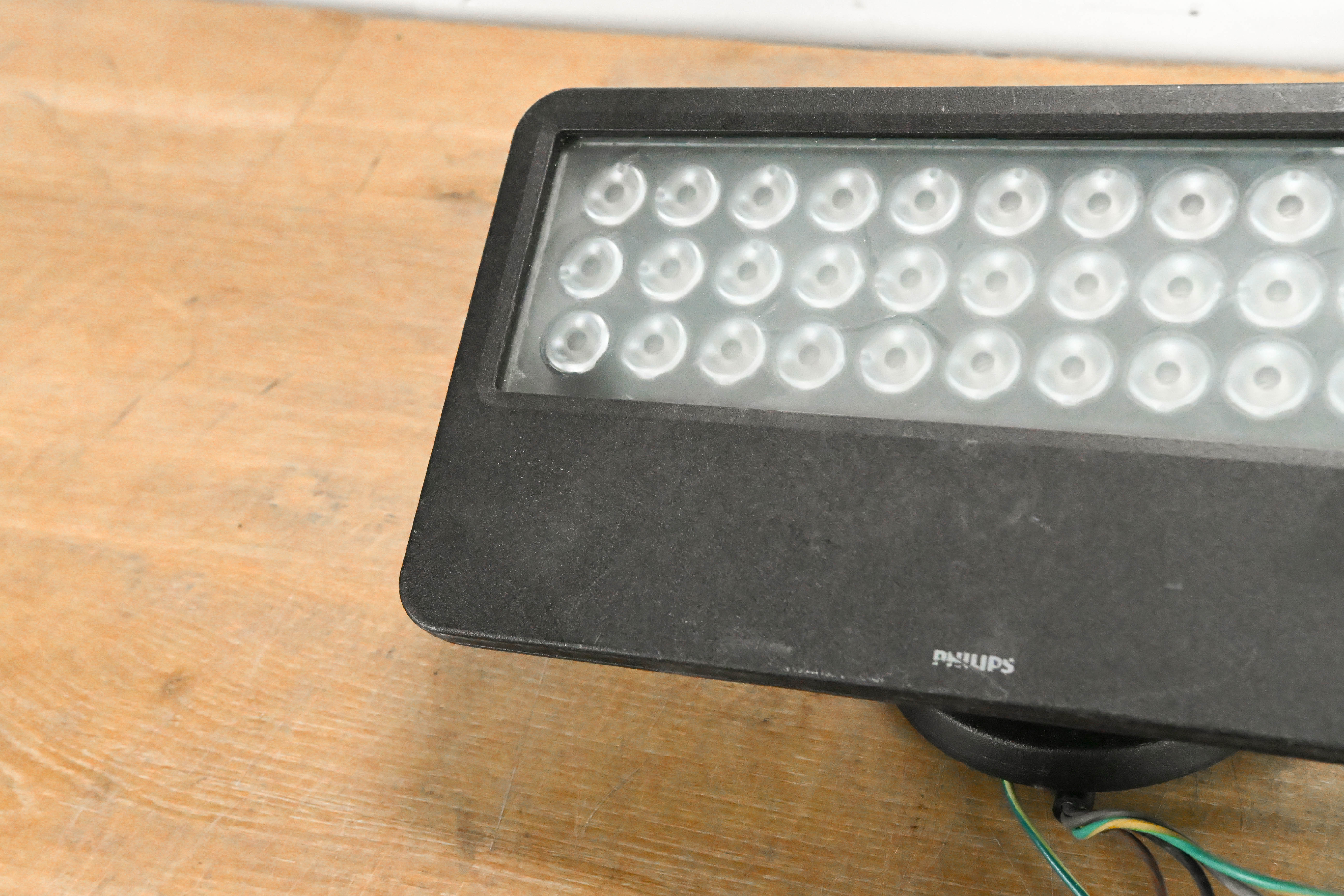 Philips iW Blast Powercore 21° Frosted Lens LED Fixture - Black