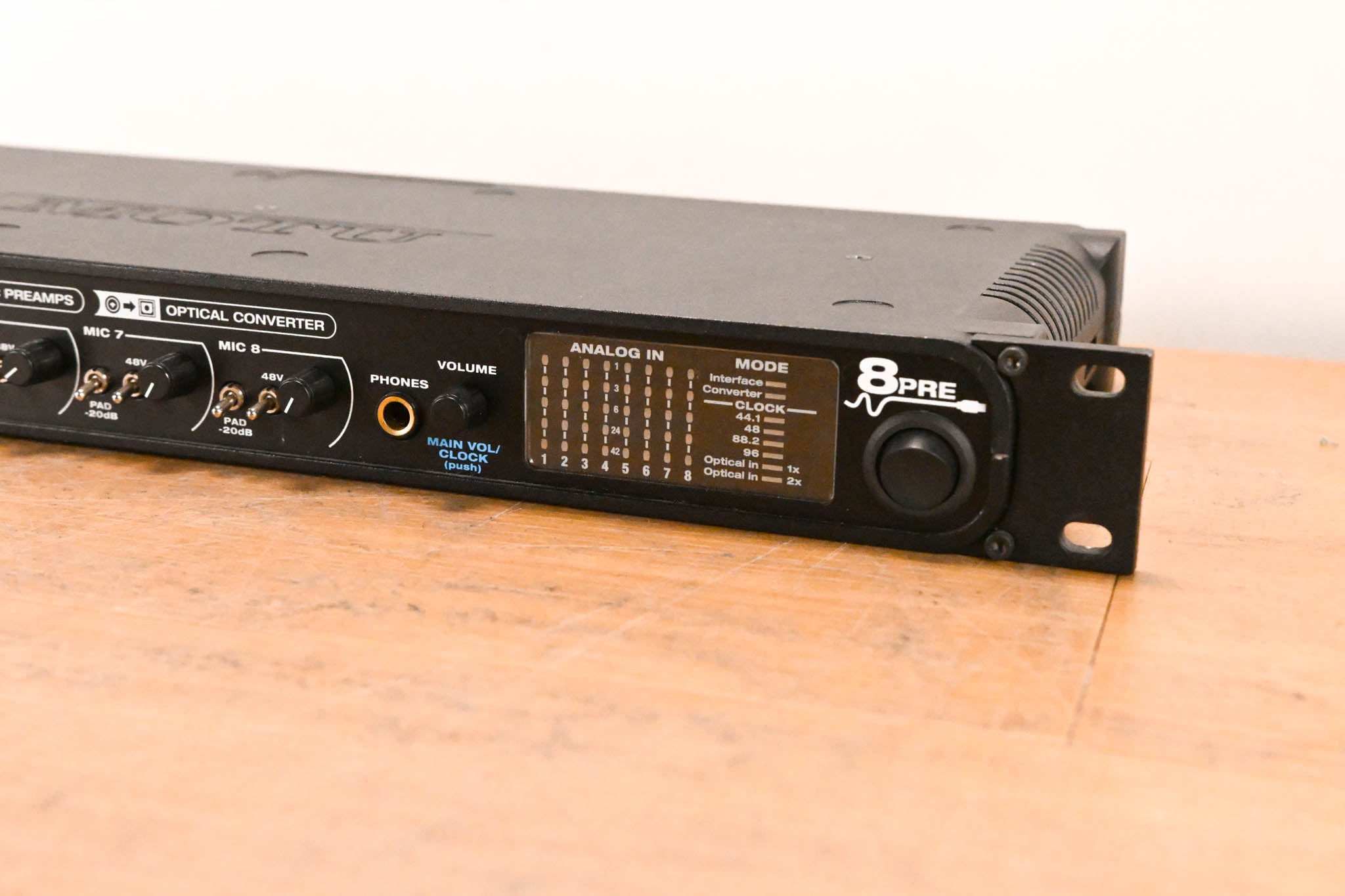 MOTU 8pre 16x12 FireWire Audio Interface with 8 Mic Inputs