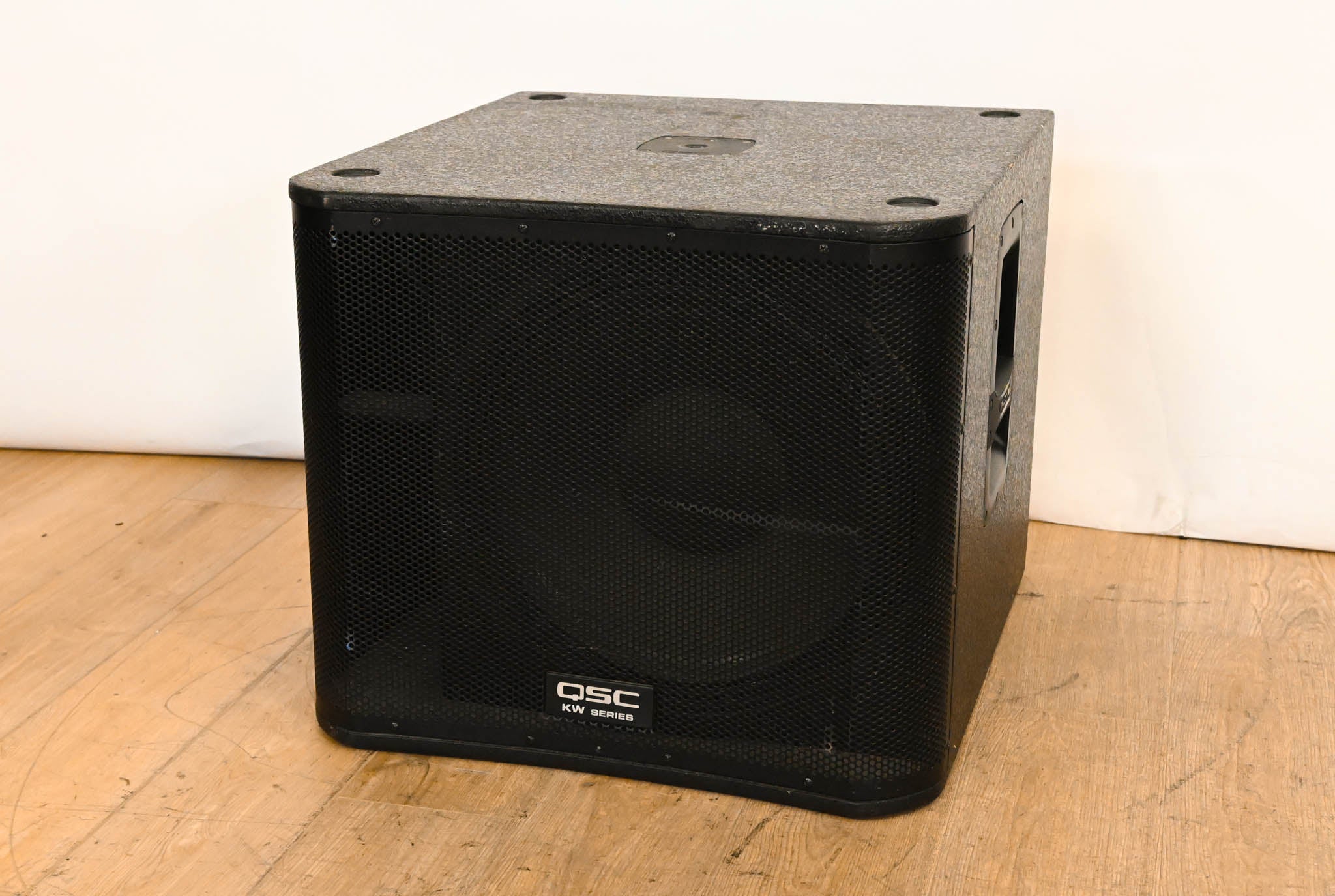 QSC KW181 1000W 18" Powered Subwoofer