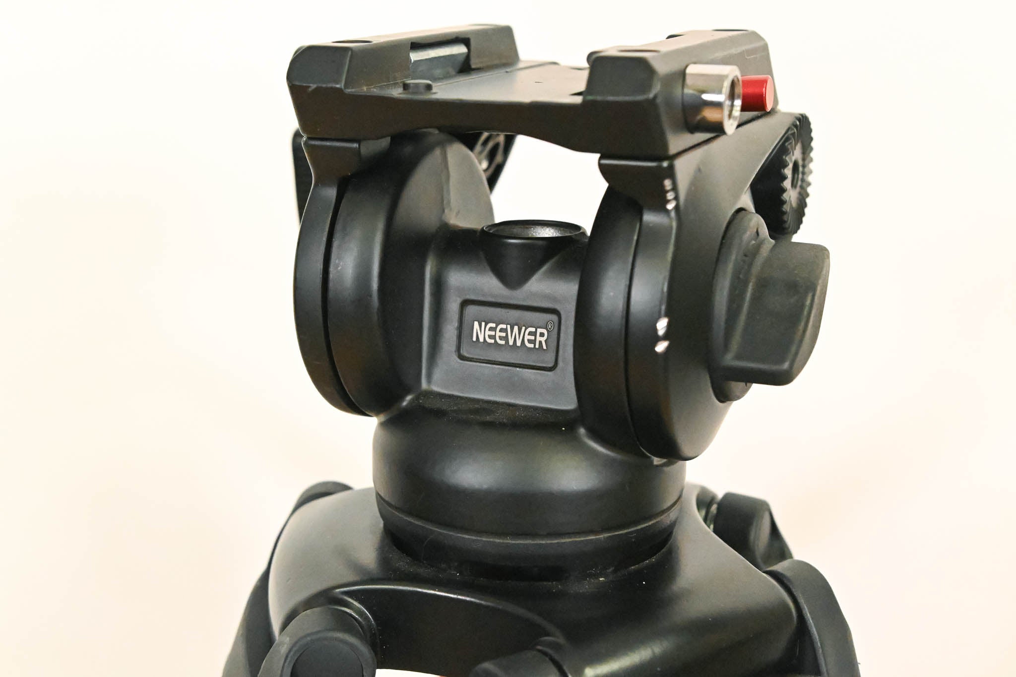 Neewer TP37 74" Video Tripod with Fluid Head