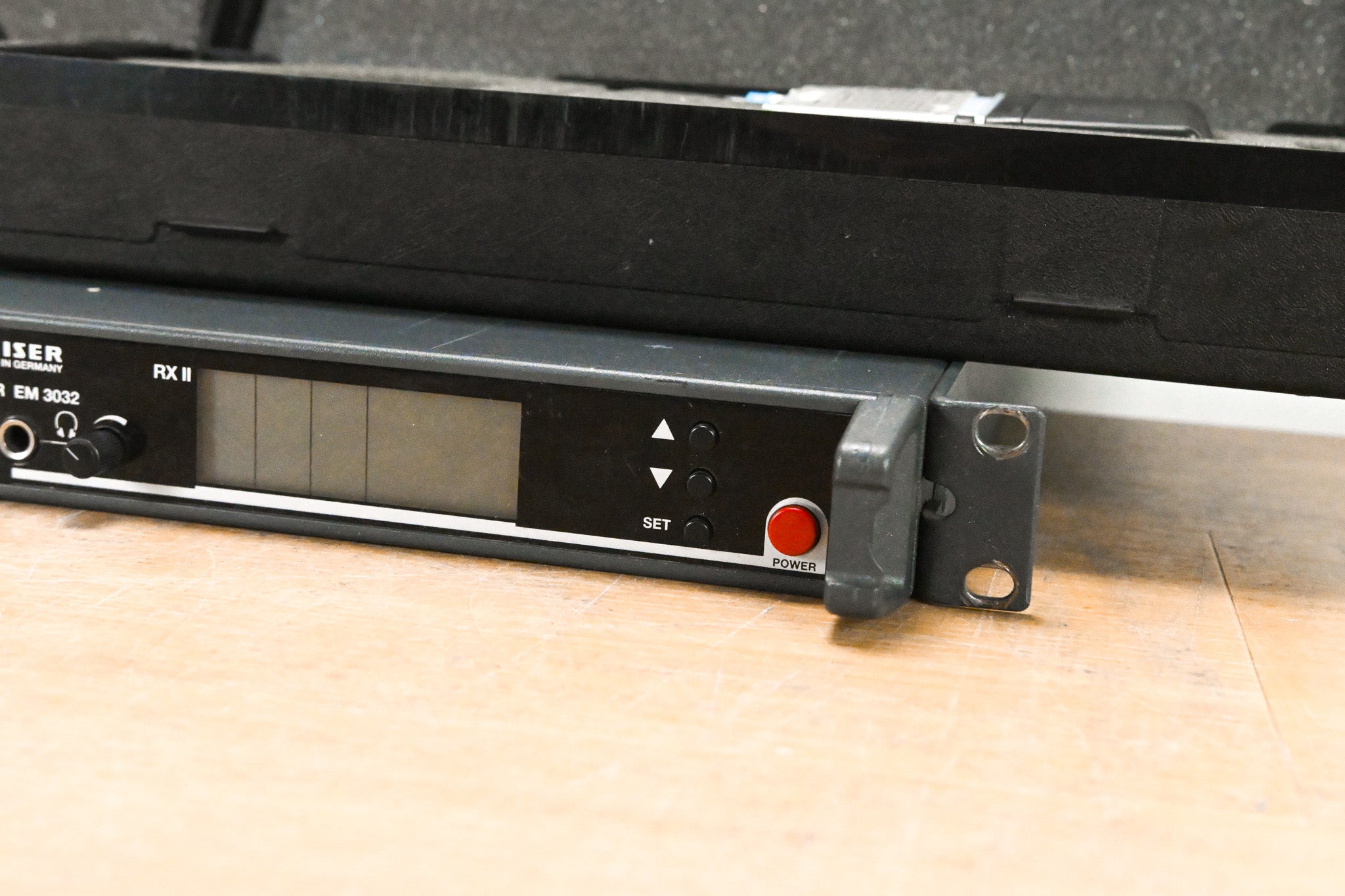 Sennheiser EM 3032-U Mikroport Receiver w/ SK250 Bodypacks 584-608 MHz