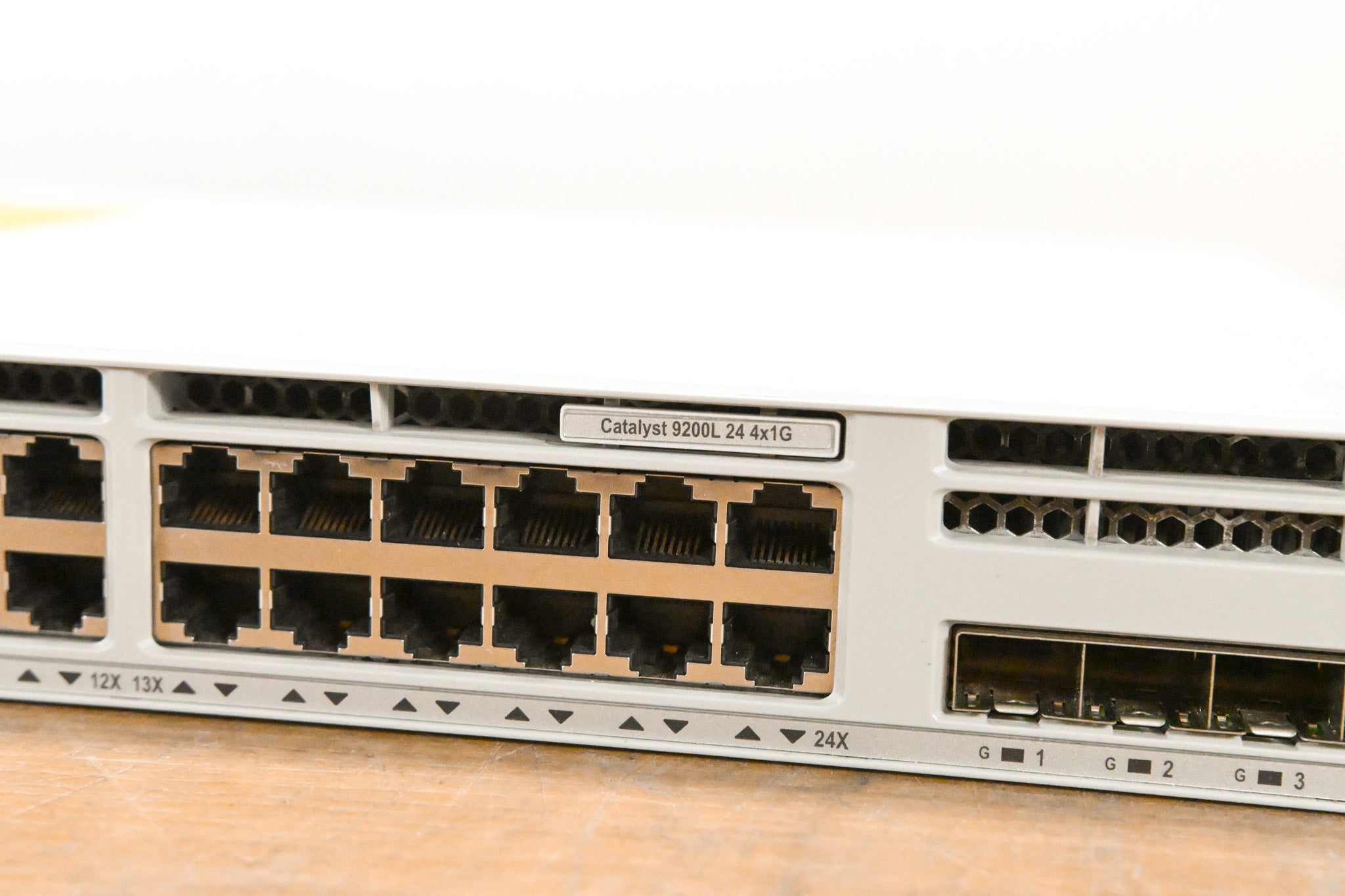 Cisco Catalyst C9200L-24T-4G-E V01 24-Port PoE+ Switch with 4x1G Uplinks