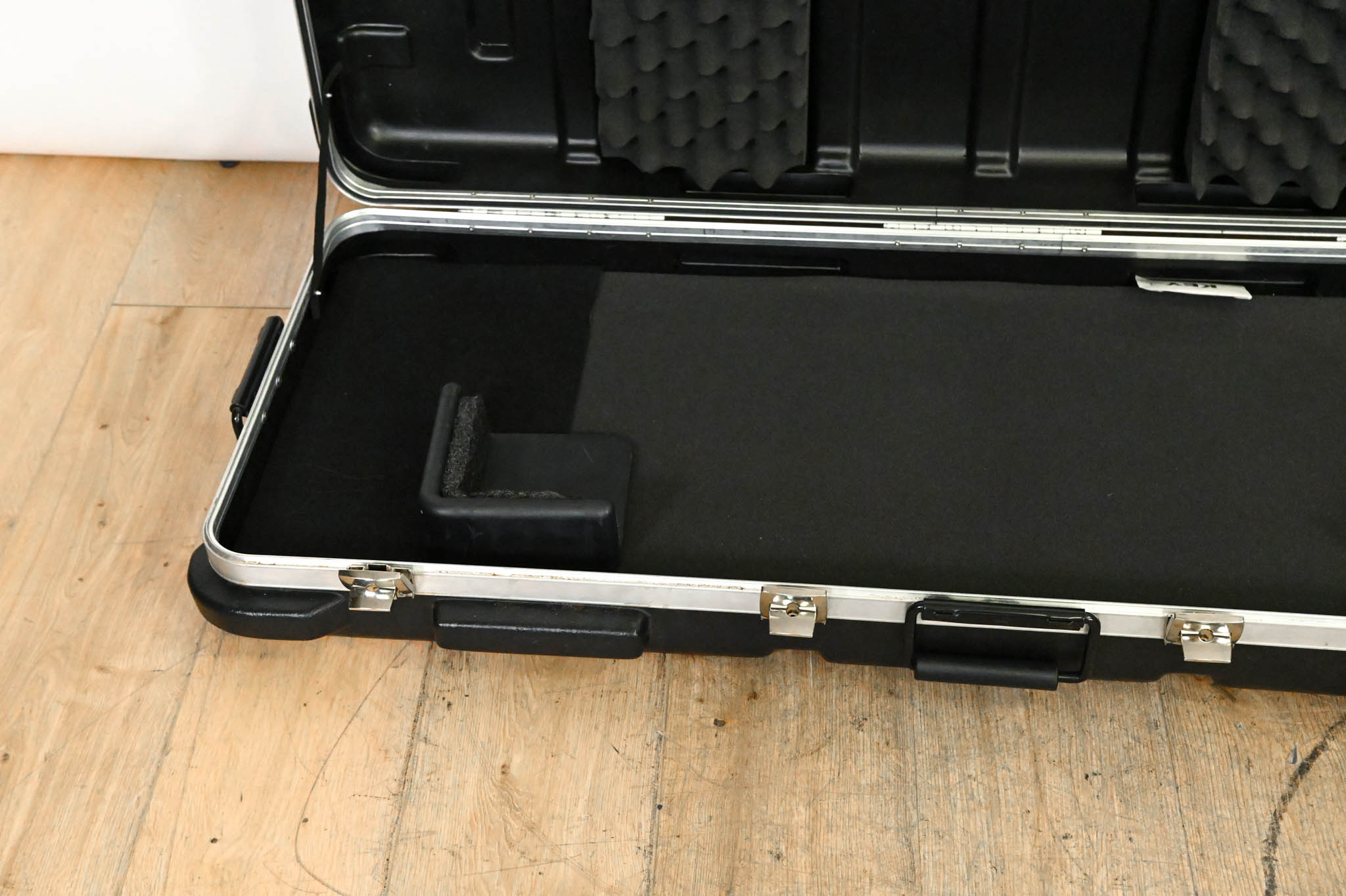 SKB 1SKB-4214W 61-key ATA Keyboard Carrying Case with Wheels