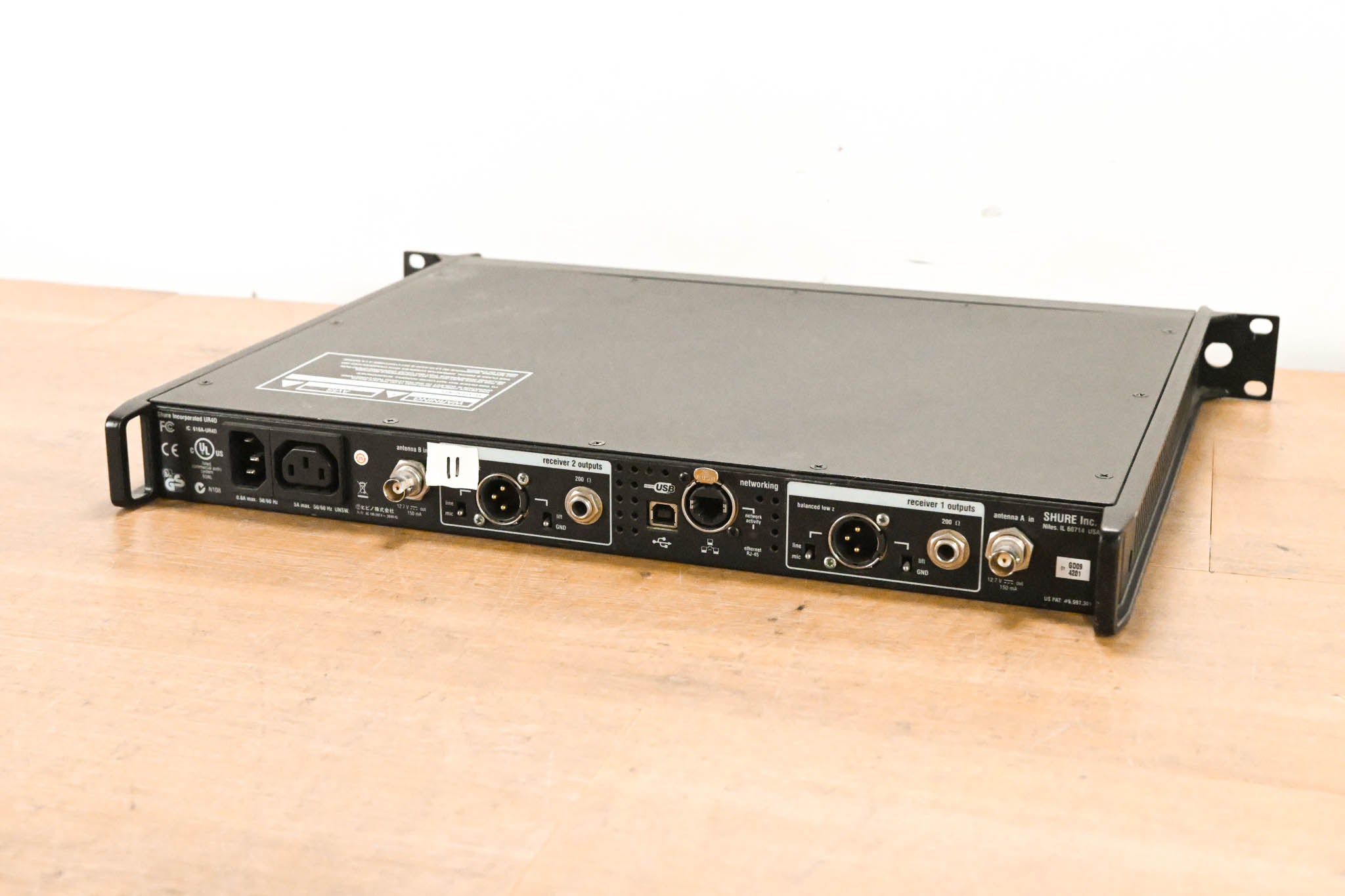 Shure UR4D Wireless Receiver w/ two UR2/SM58 Handheld Mics - L3 Band