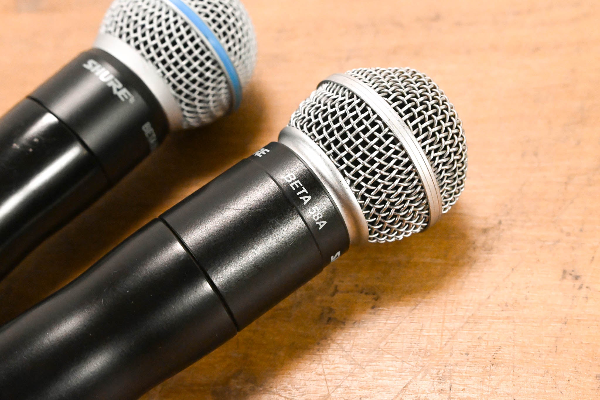 Shure UR4D+ Dual Wireless Receiver with UR2/BETA58A Mic Pair - J5 Band