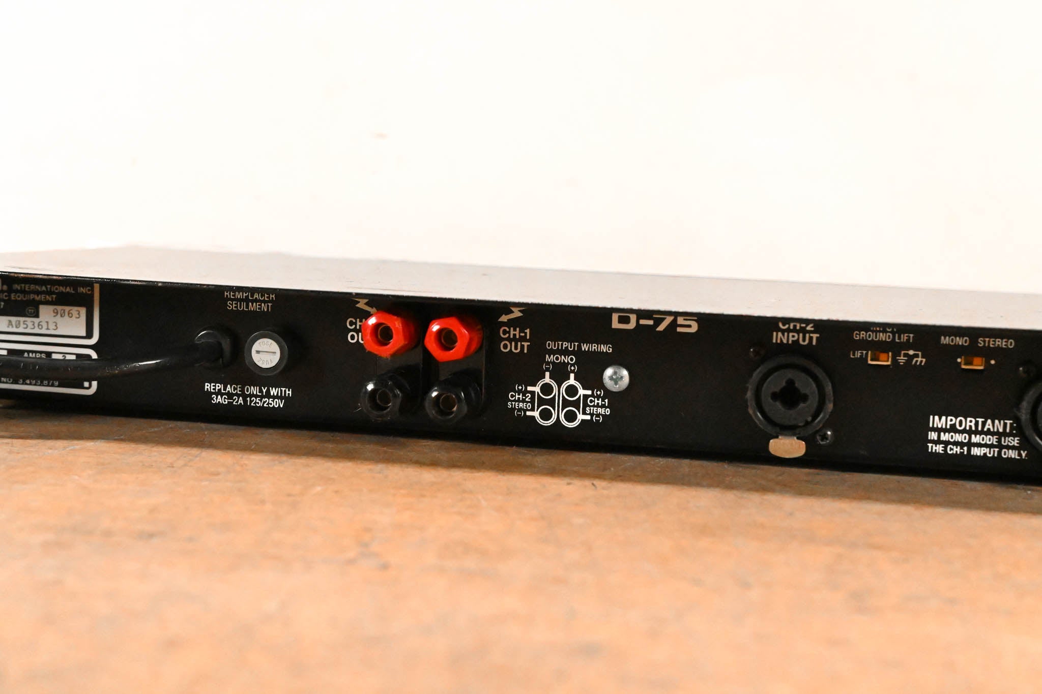 Crown D-75 2-Channel Power Amplifier
