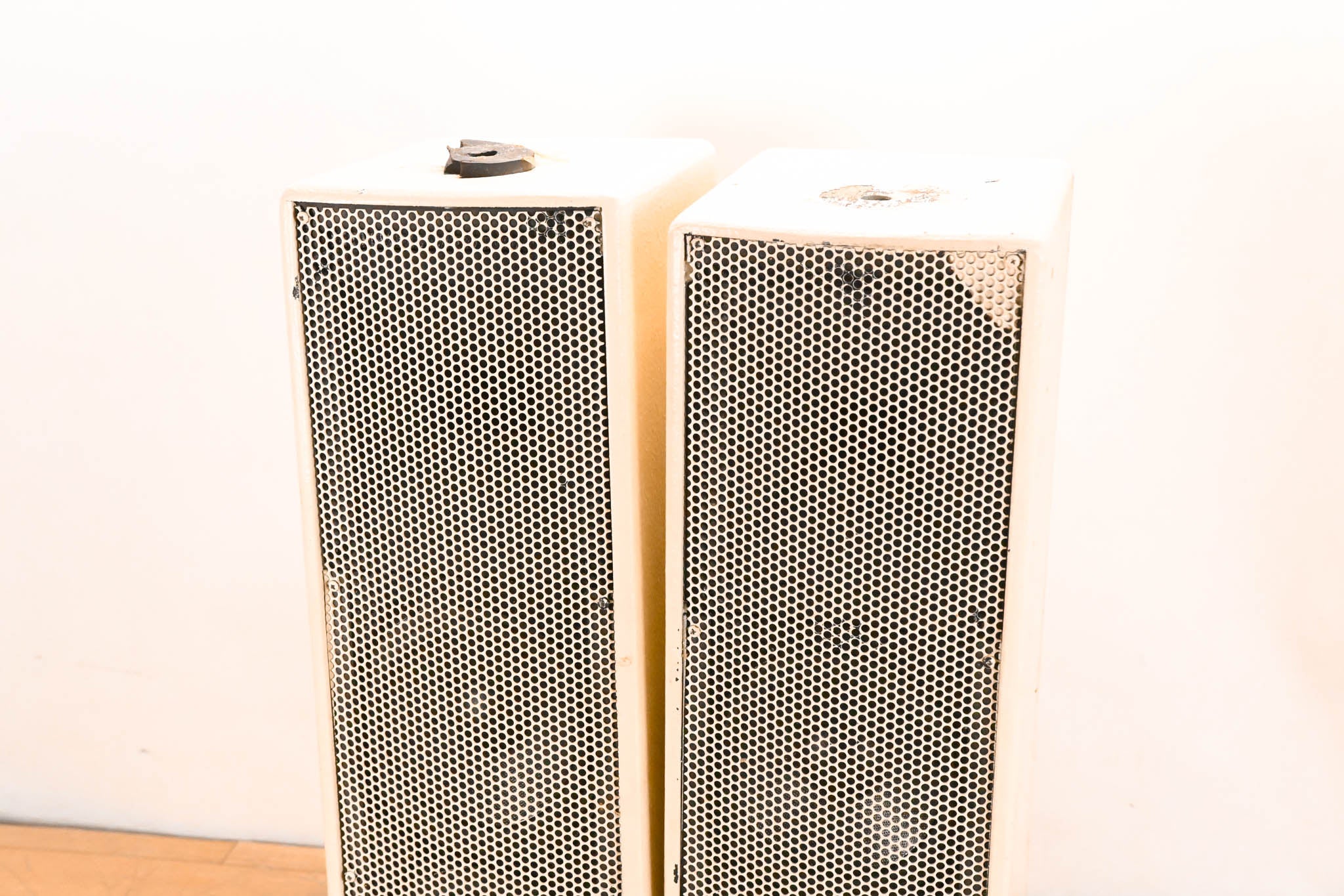 EAW UB52 Two-Way Full-Range Loudspeaker - White (PAIR)