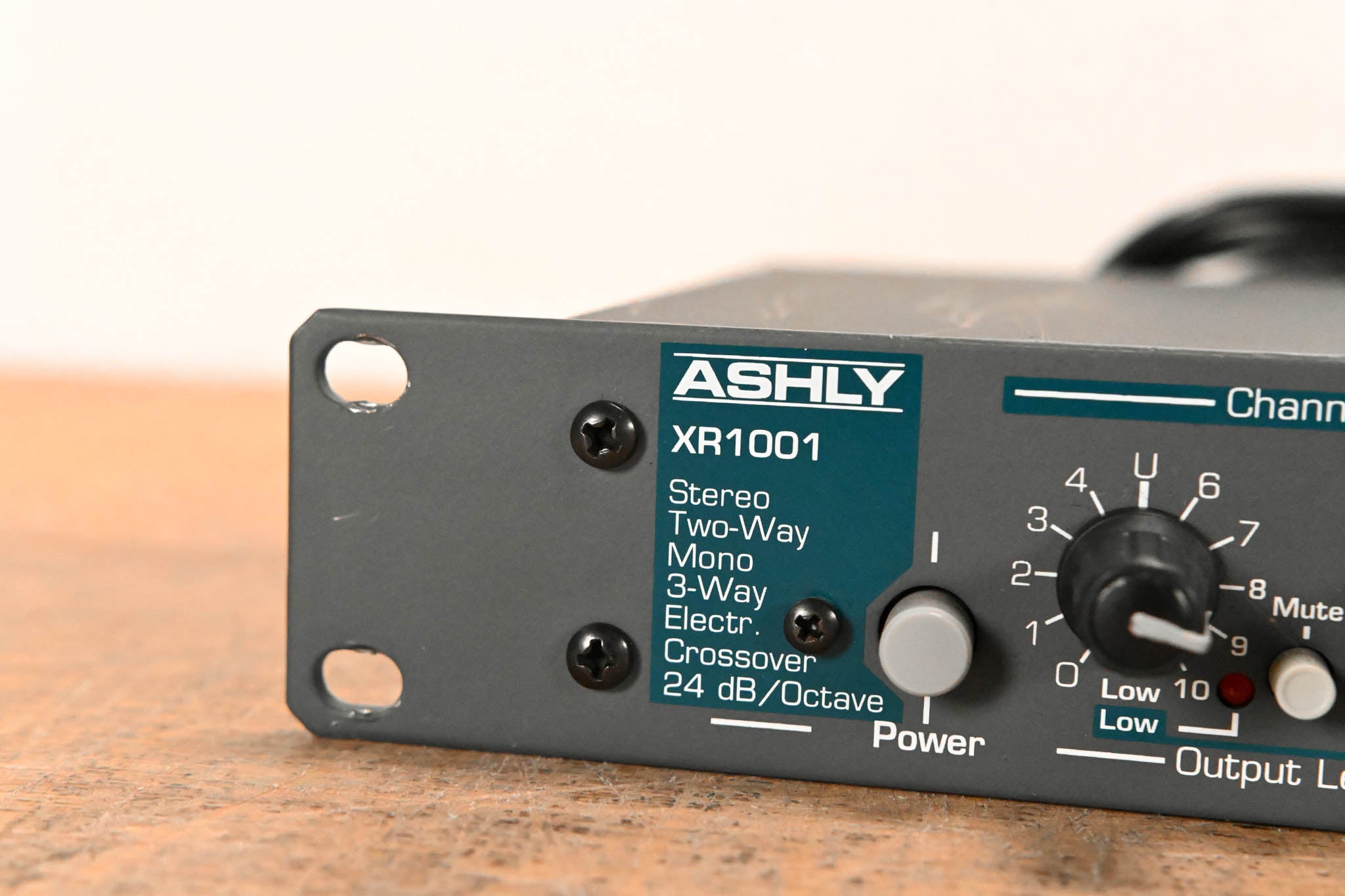 Ashly XR-1001 Stereo 2-Way, Mono 3-Way Crossover