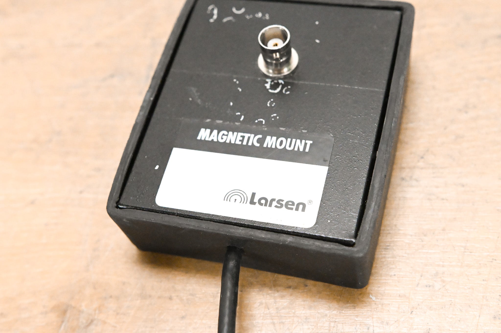Larsen BNC-BNC Magnet Mount