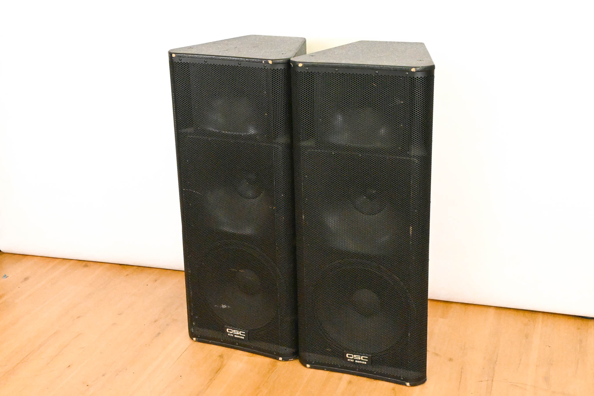 QSC KW153 1000W 15" Three-Way Active Loudspeaker (PAIR)