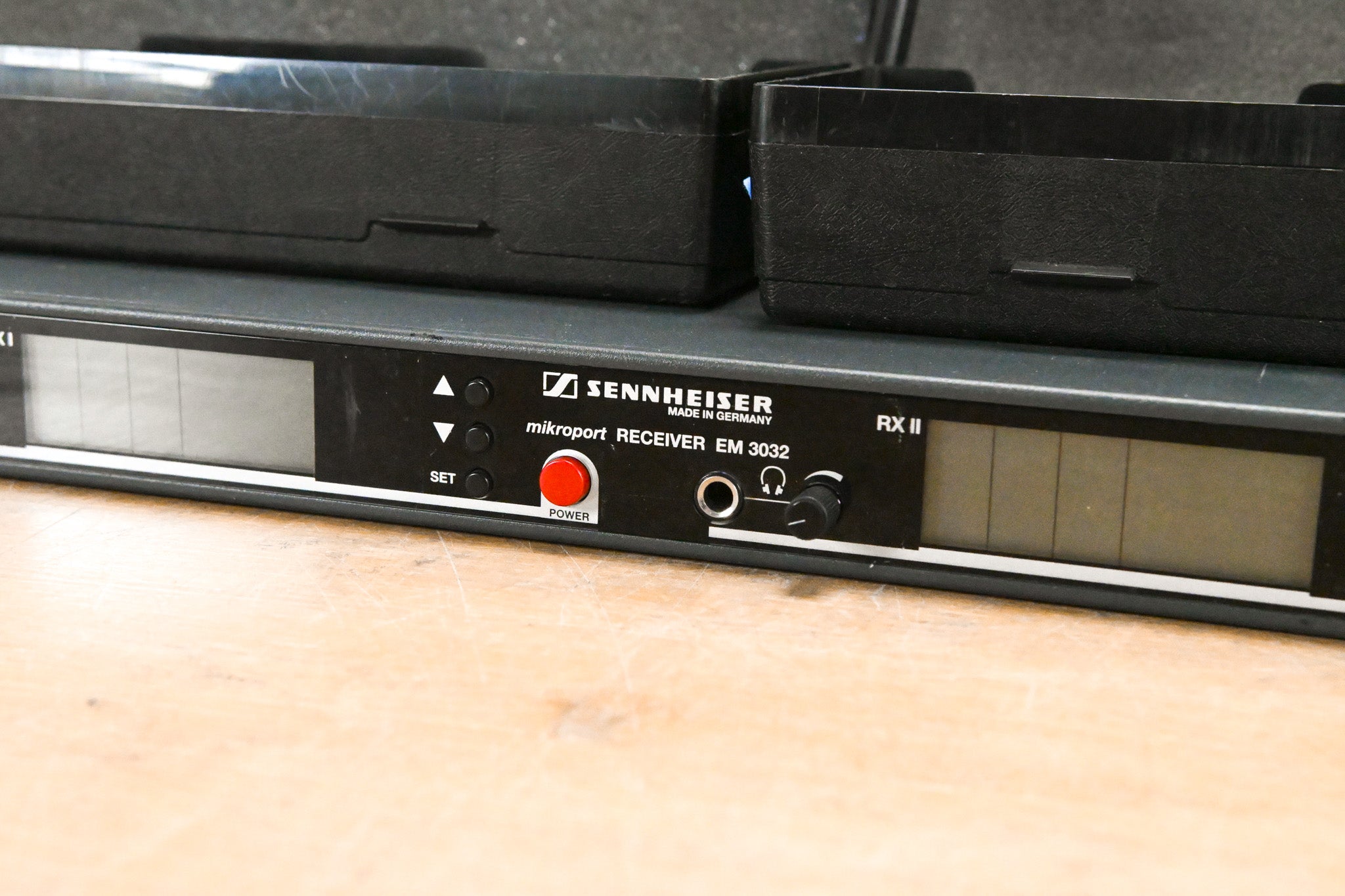 Sennheiser EM 3032-U Mikroport Receiver w/ SK250 Bodypacks 506-530 MHz