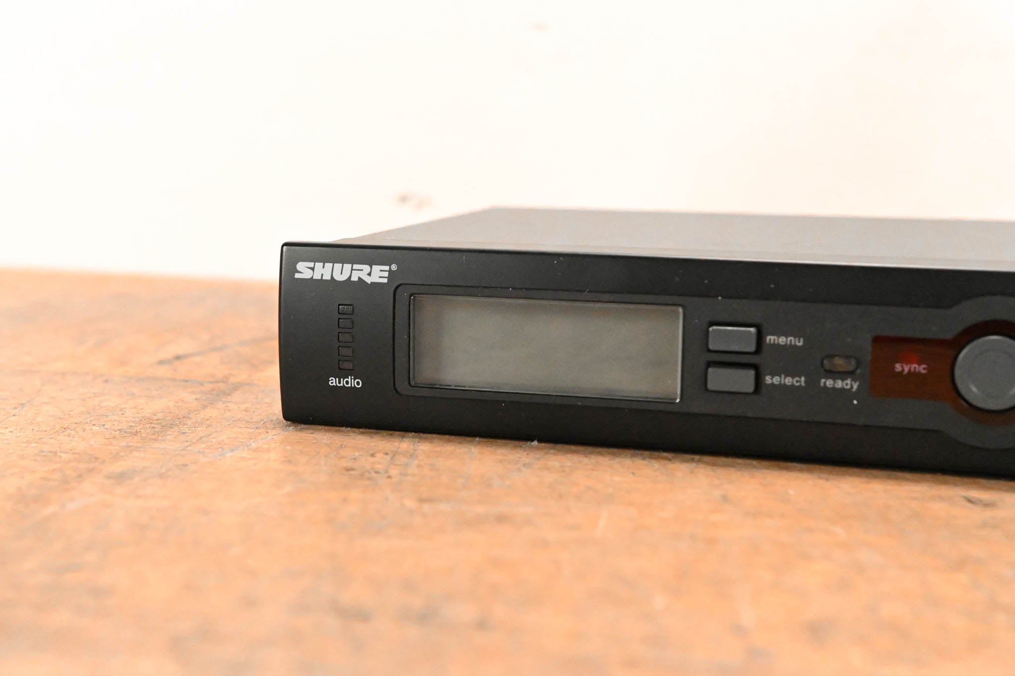 Shure SLX4 Wireless Receiver - J3 Band: 572-596 MHz