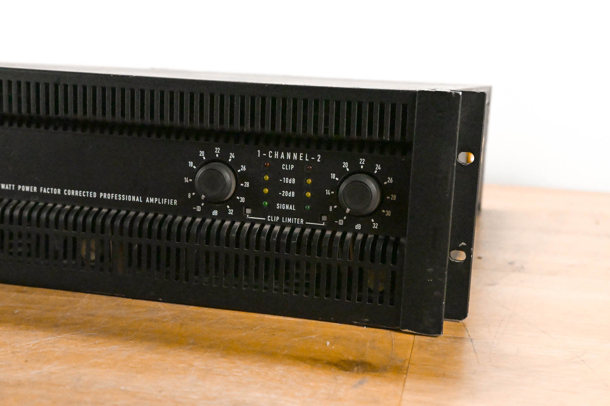 QSC PowerLight 9.0 PFC Power Factor Corrected 2-Channel Power Amplifier