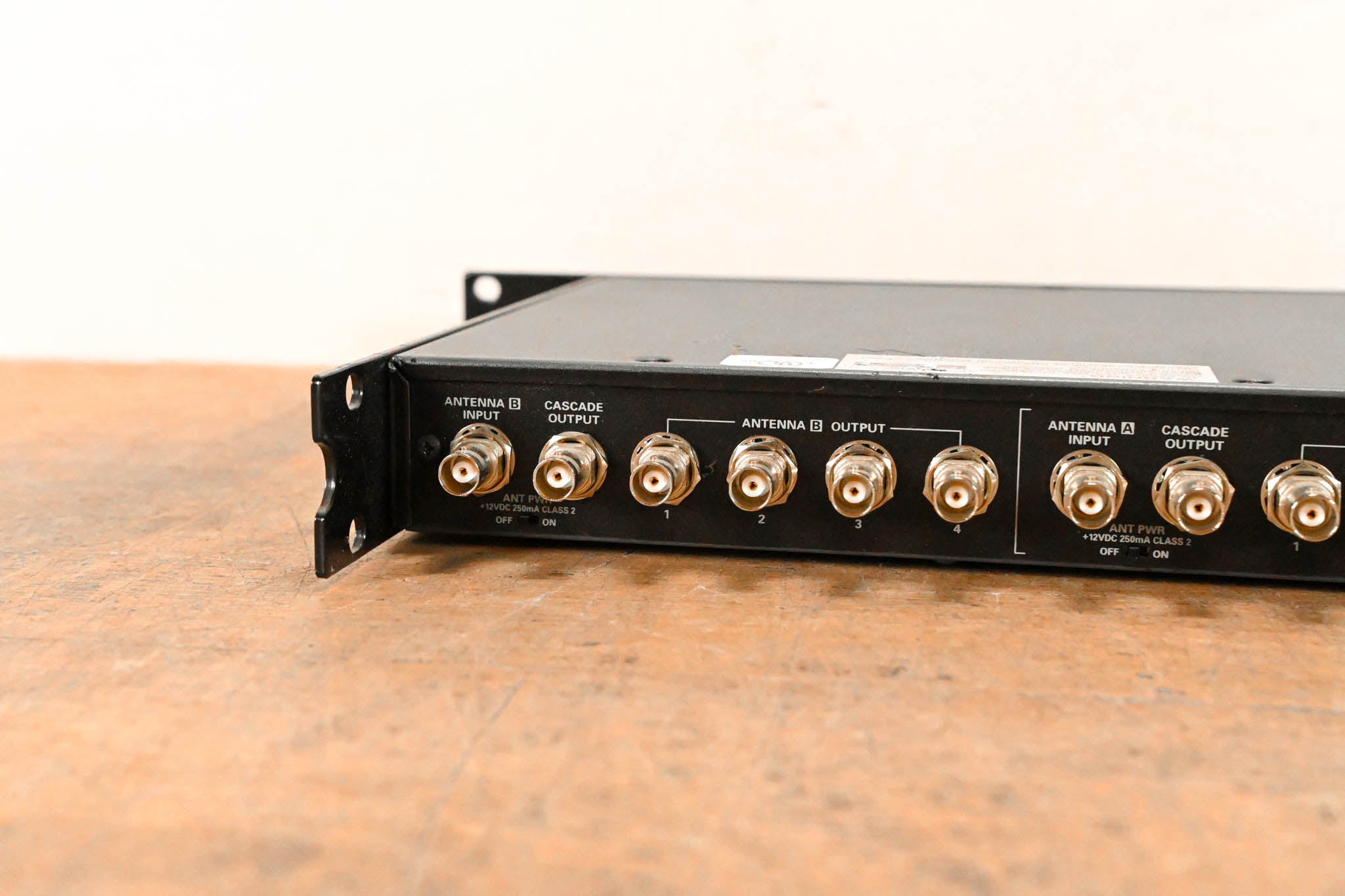 Audio-Technica AEW-DA660D UHF Antenna Distribution System