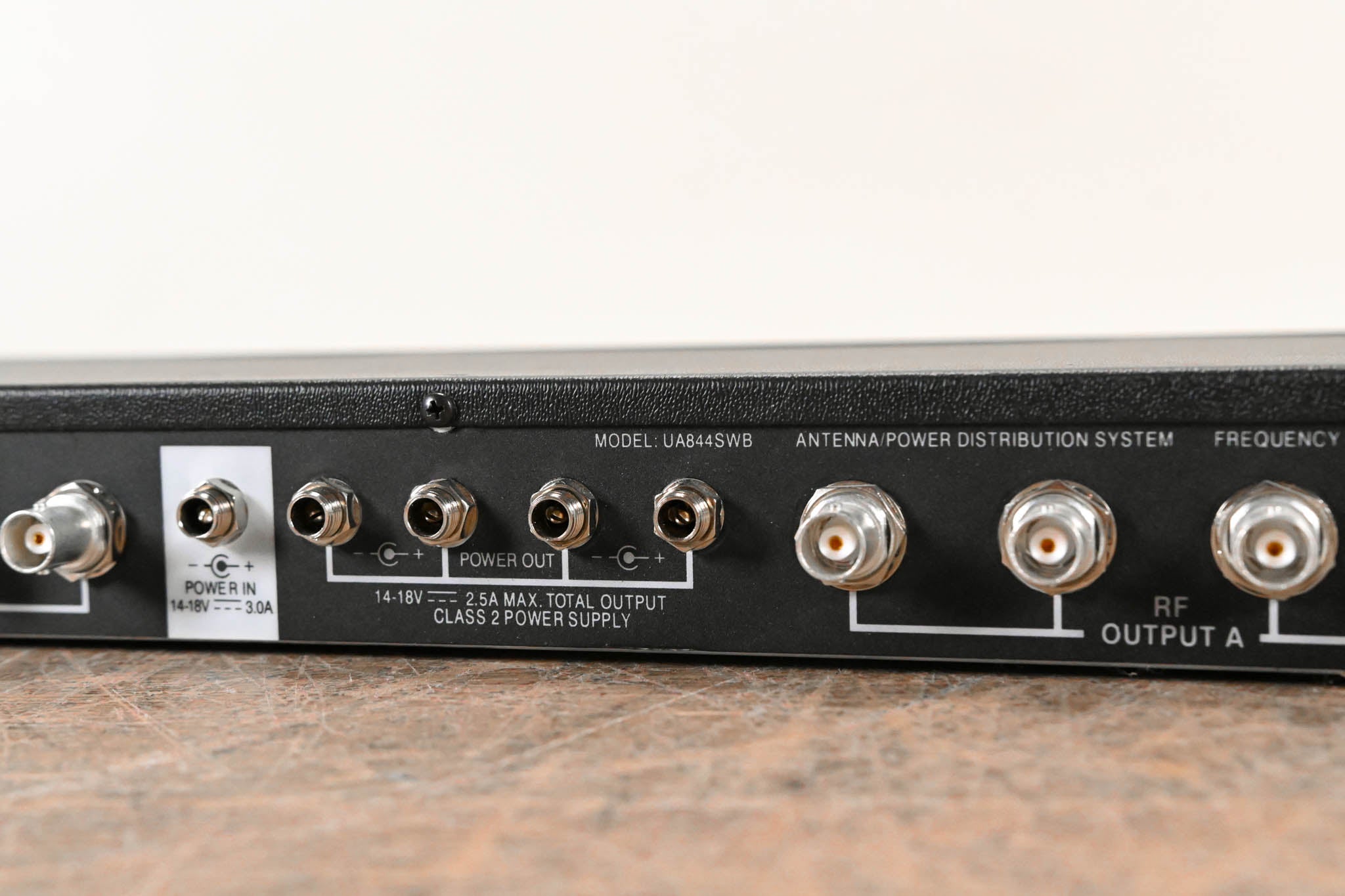 Shure UA844SWB Antenna Distribution System - 470-952 MHz (NO PSU)