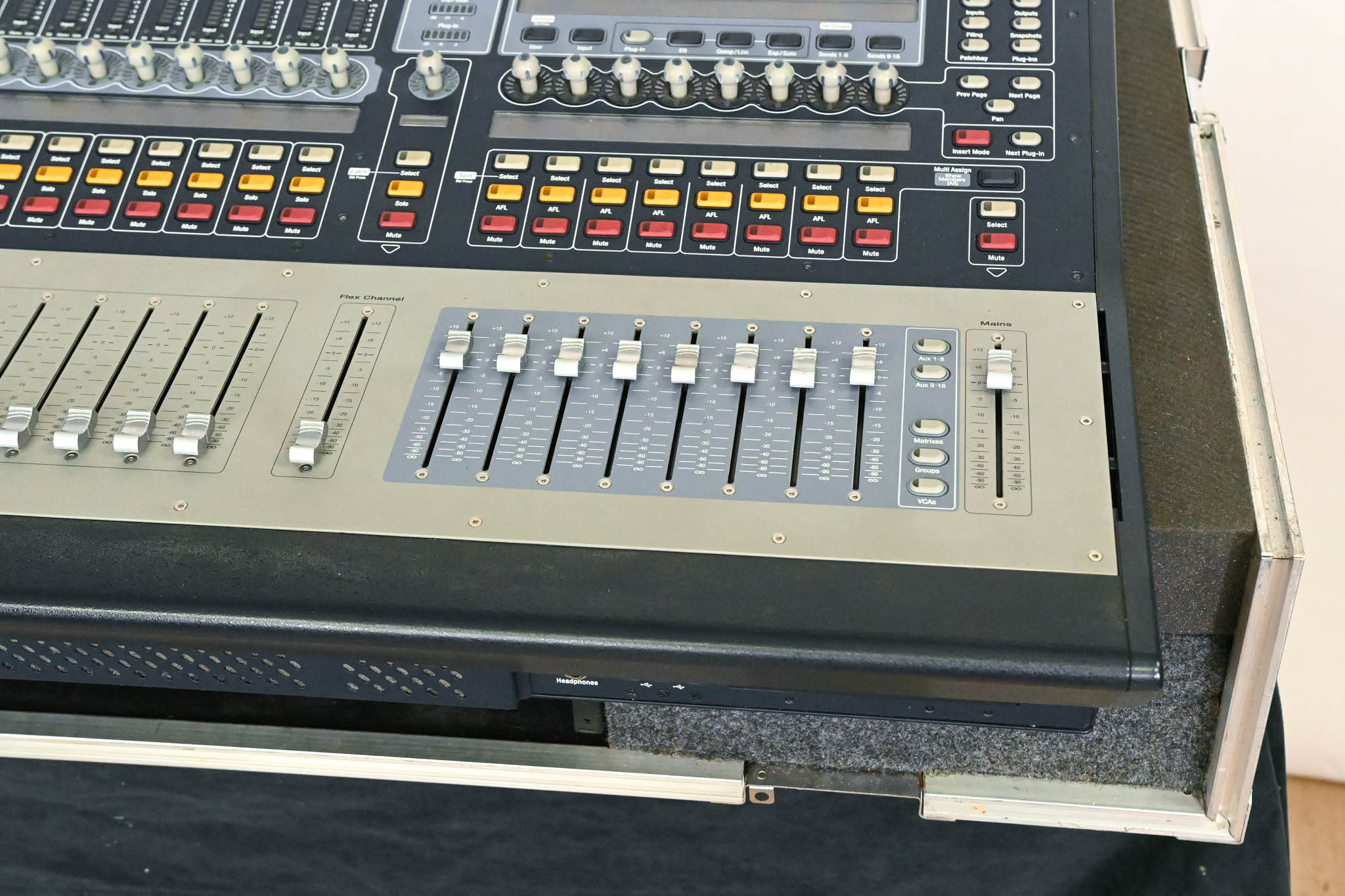 AVID VENUE SC48 Digital Audio Mixing Console with Road Case