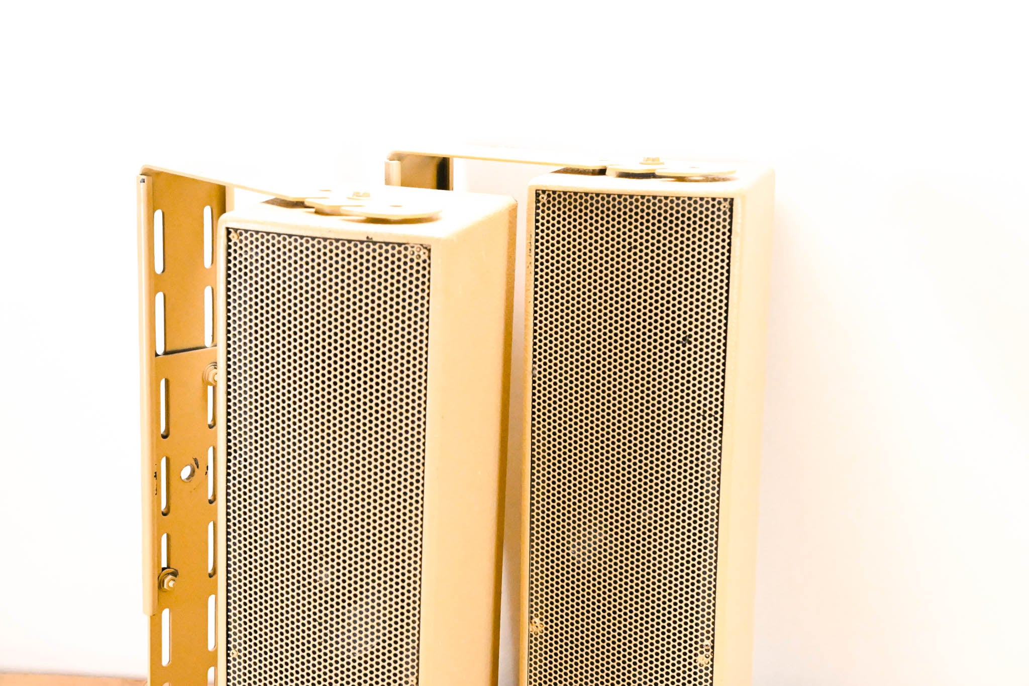 EAW UB52 Two-Way Full-Range Loudspeaker (PAIR)