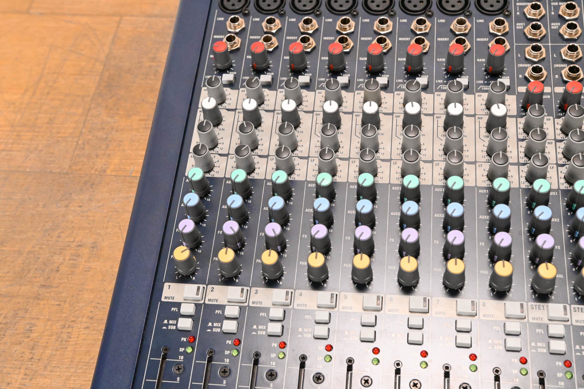 Soundcraft MFXi 8-Channel Analog Mixer with Effects