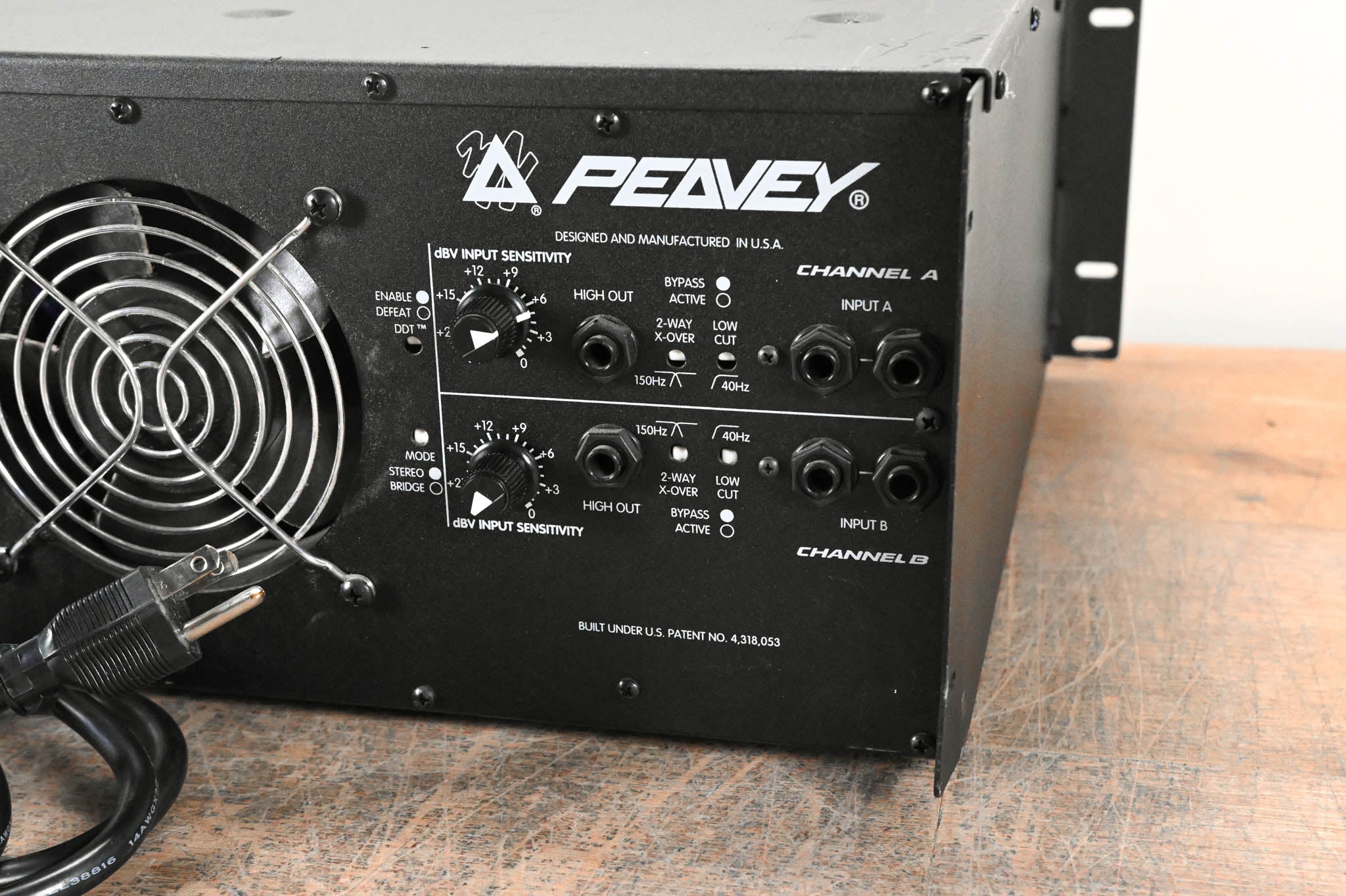 Peavey PV 2000 2-Channel Power Amplifier