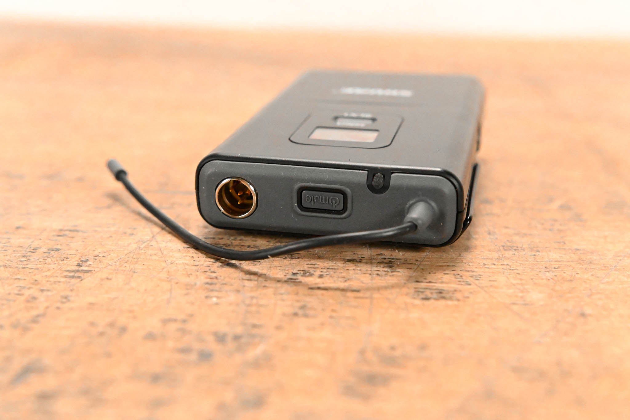 Shure SLX1 Wireless Bodypack Transmitter - G4 Band: 470-494 MHz
