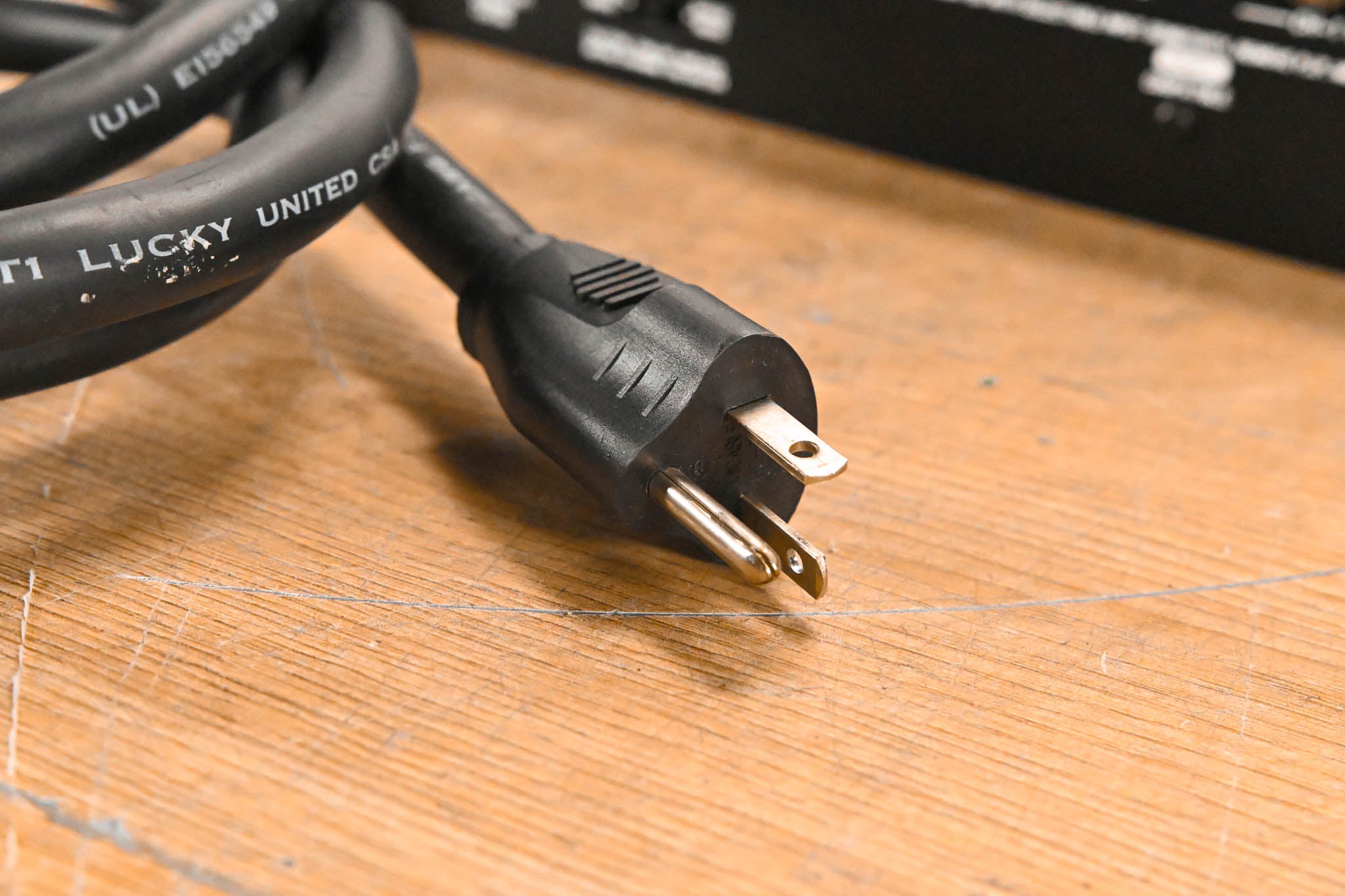 Crown Macro-Tech 2402 2-Channel Power Amplifier