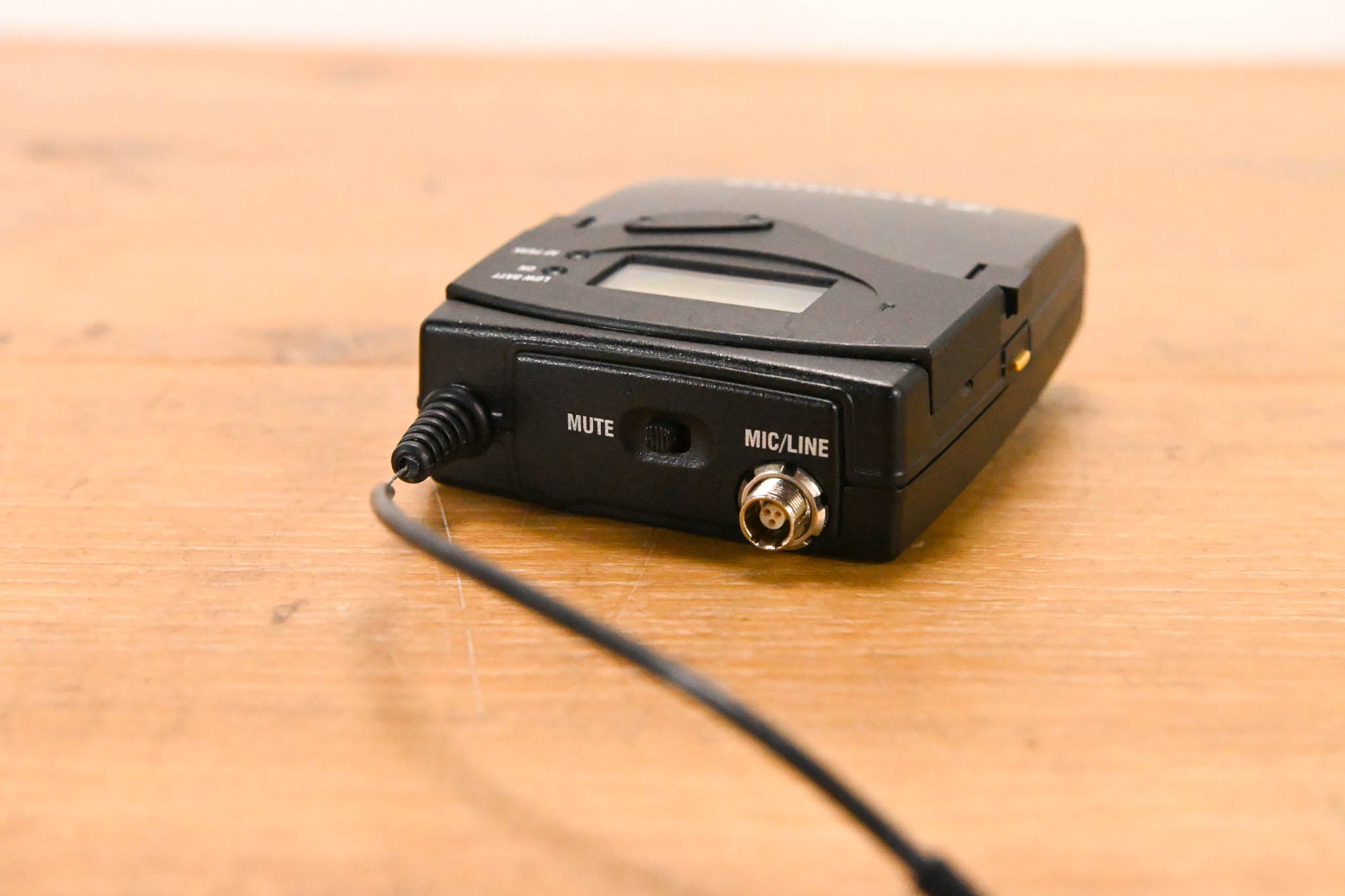 Sennheiser EM 2050 Wireless Receiver w/ one Beltpack - 516-558 MHz