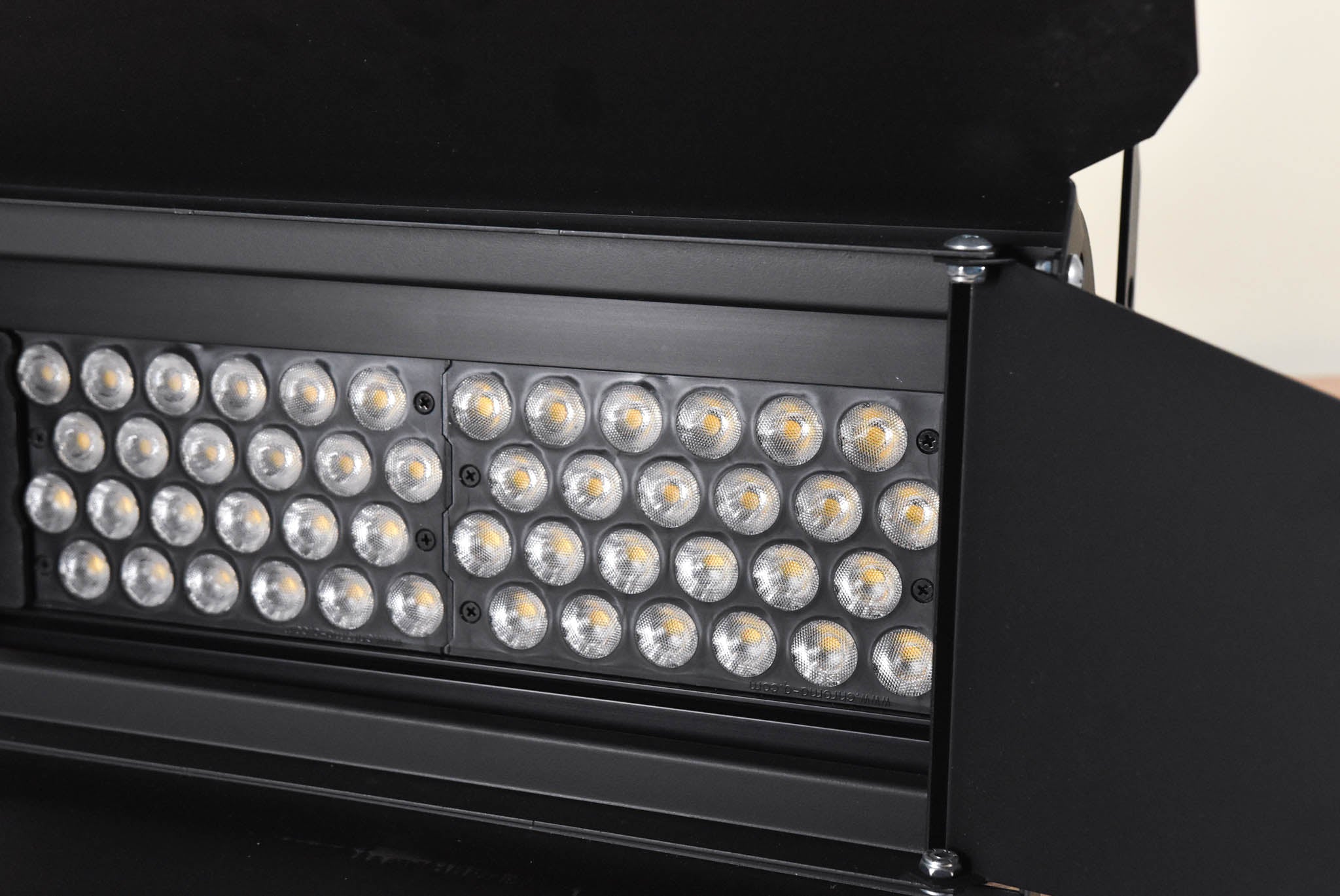 Chroma-Q Studio Force T 12 Tungsten White LED Fixture