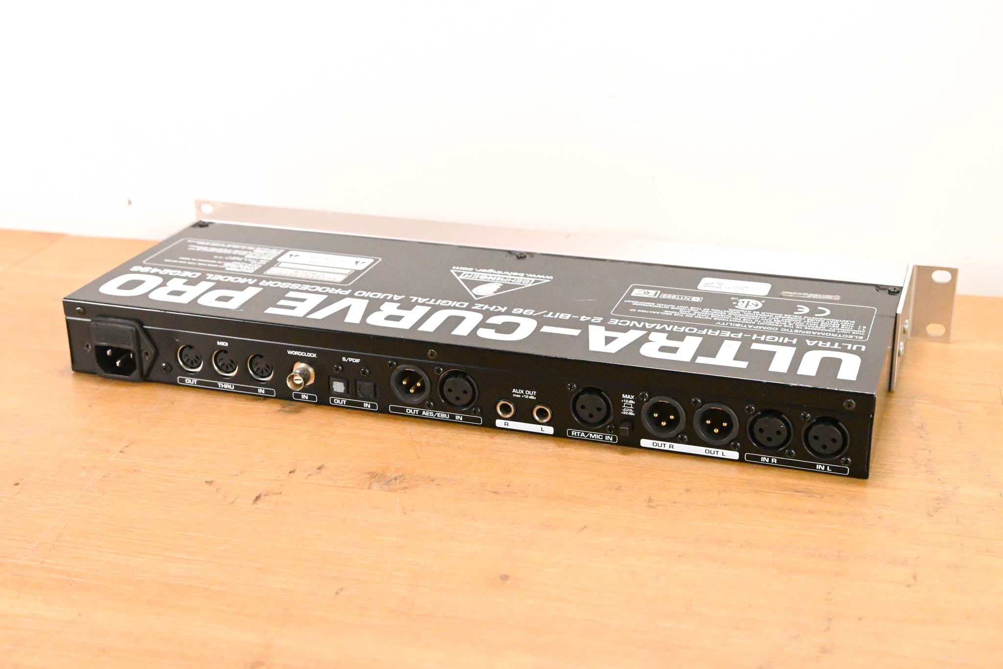 Behringer Ultracurve Pro DEQ2496 Equalizer and Mastering Processor
