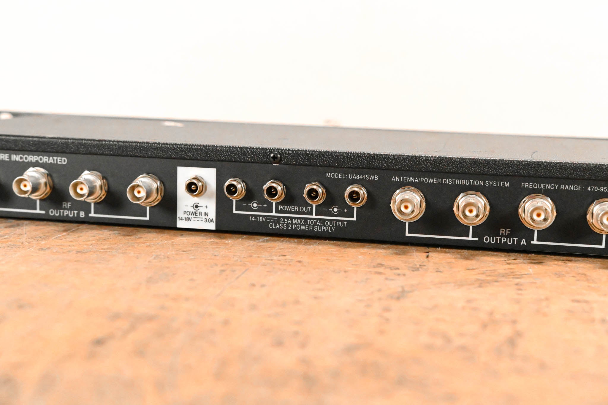 Shure UA844SWB Antenna Distribution System - 470-952 MHz NO POWER SUPPLY