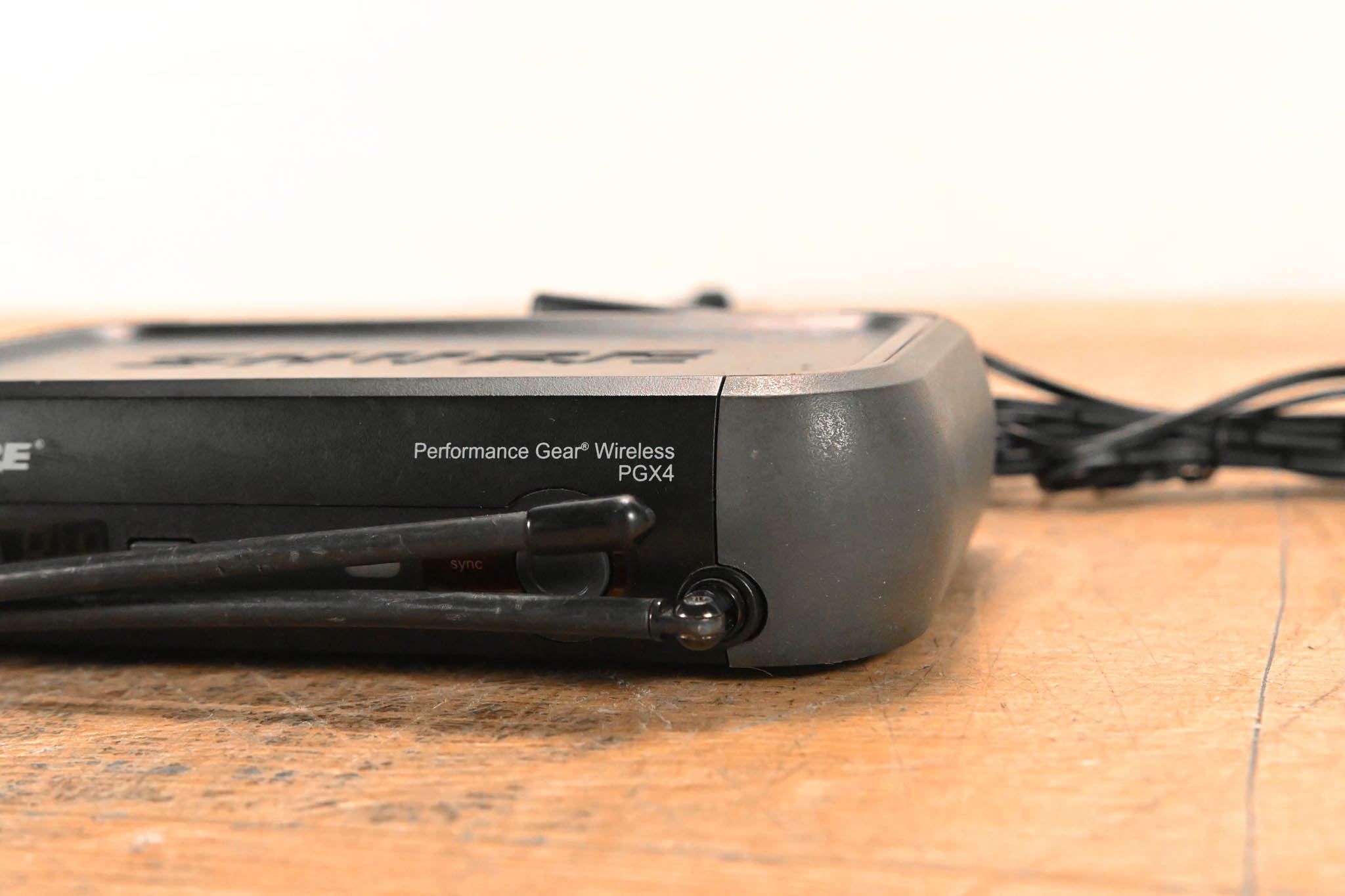 Shure PGX4 Wireless Diversity Receiver - H6 Band: 524-542 MHz