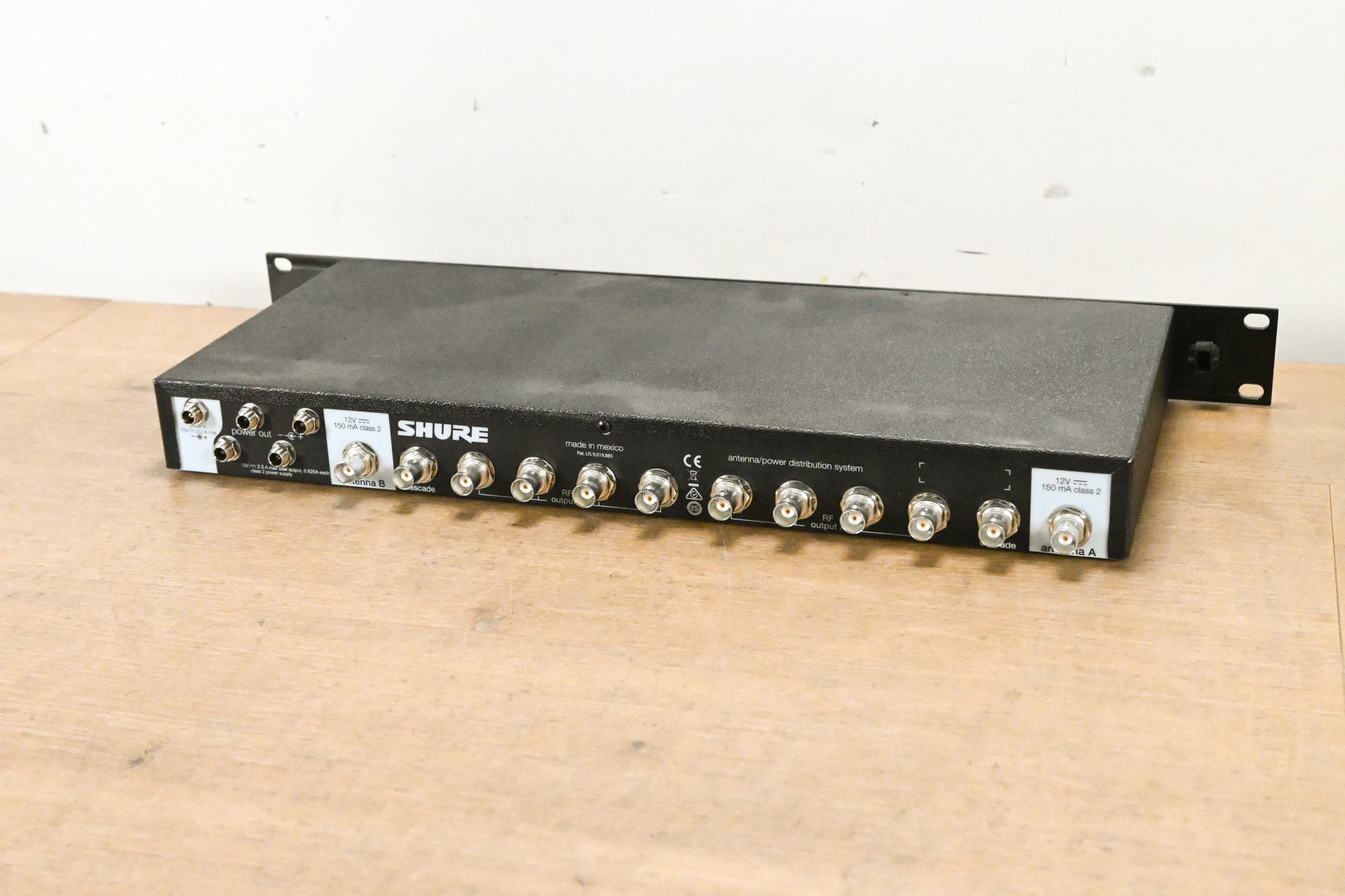 Shure UA844+SWB UHF Wideband Antenna Distribution System NO POWER SUPPLY