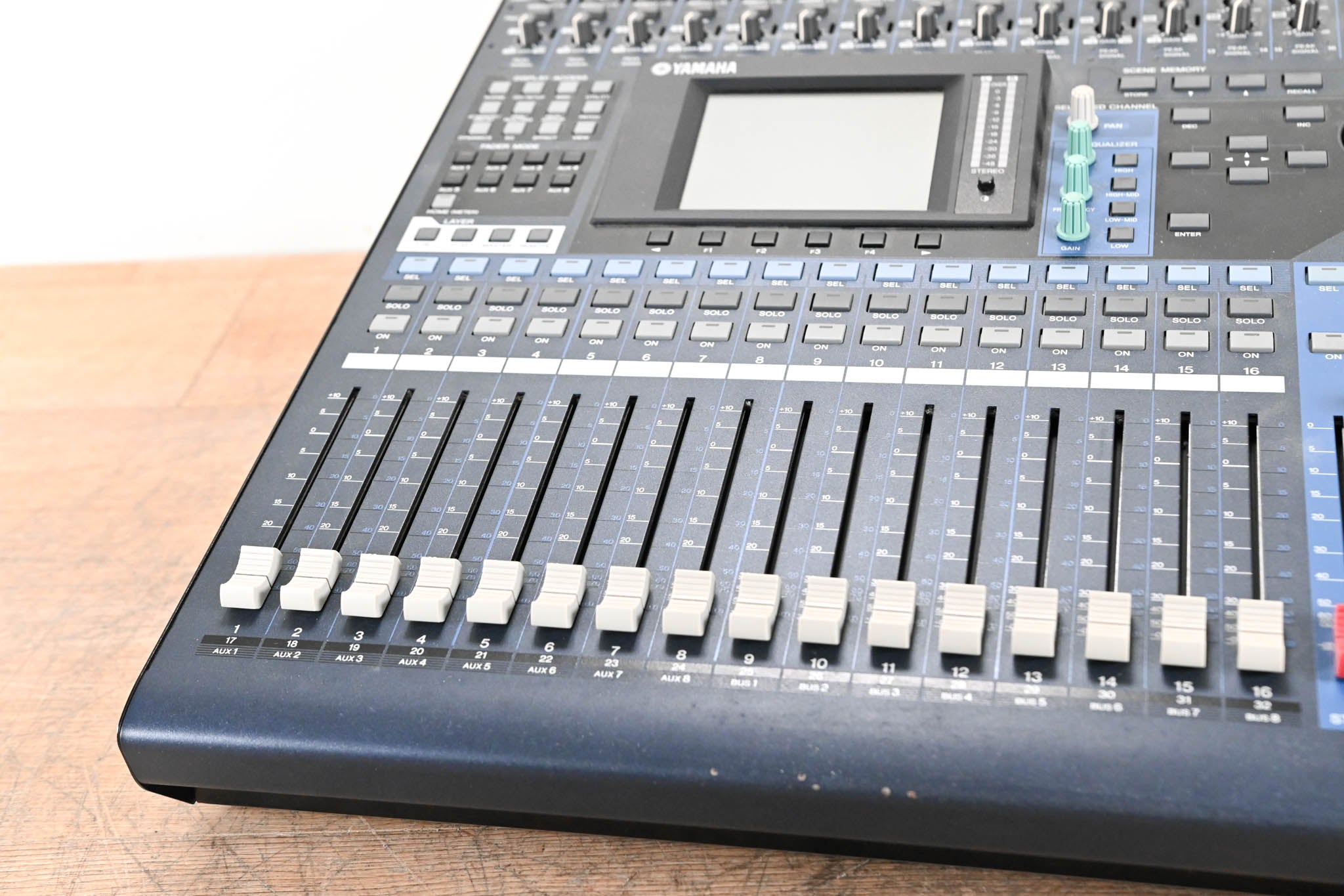 Yamaha 01V96 24-Bit/96k Digital Recording Mixer