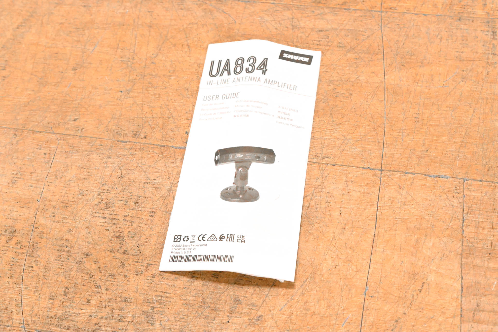 Shure UA834WB In-Line Antenna Amplifier with Stand