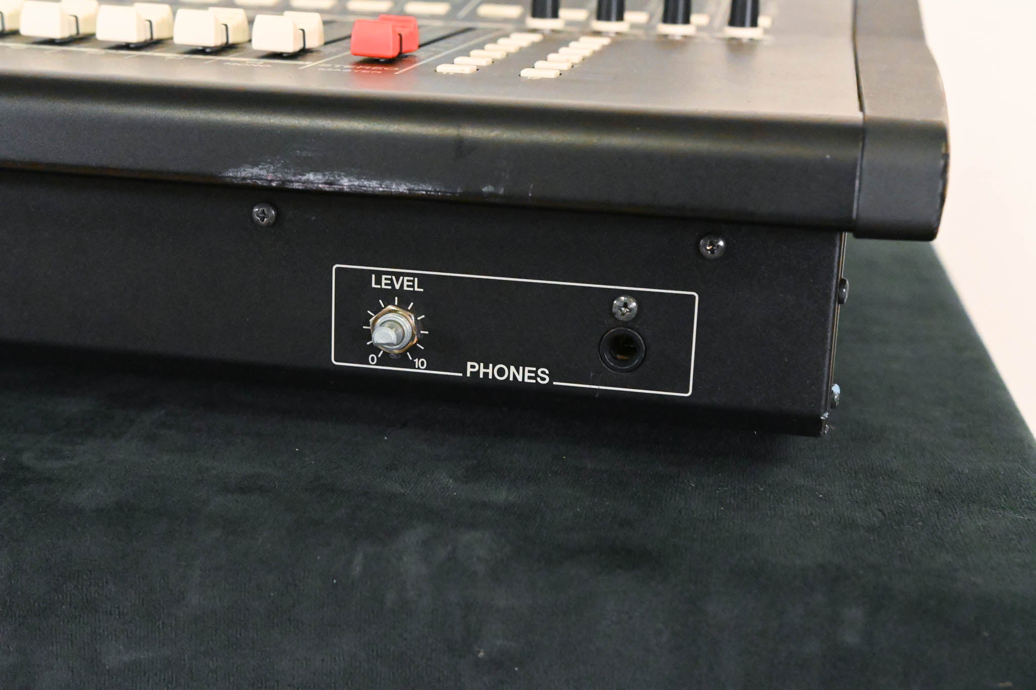 Yamaha LS9-32 32-Input Digital Mixing Console