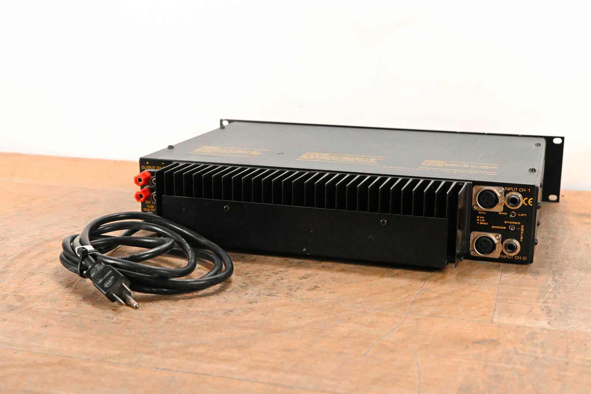 AB International 1650 2-Channel Power Amplifier