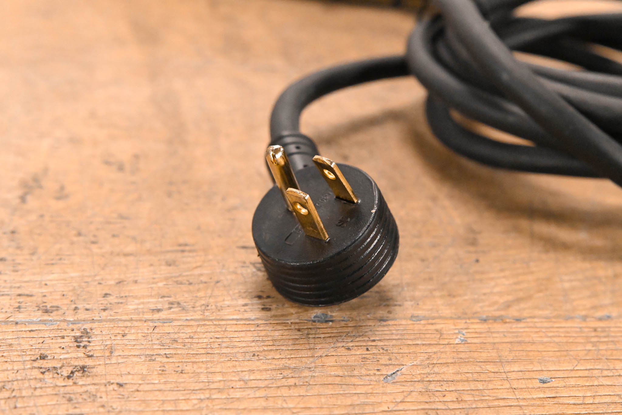 Monster Power PRO 900 PowerCenter Power Conditioner