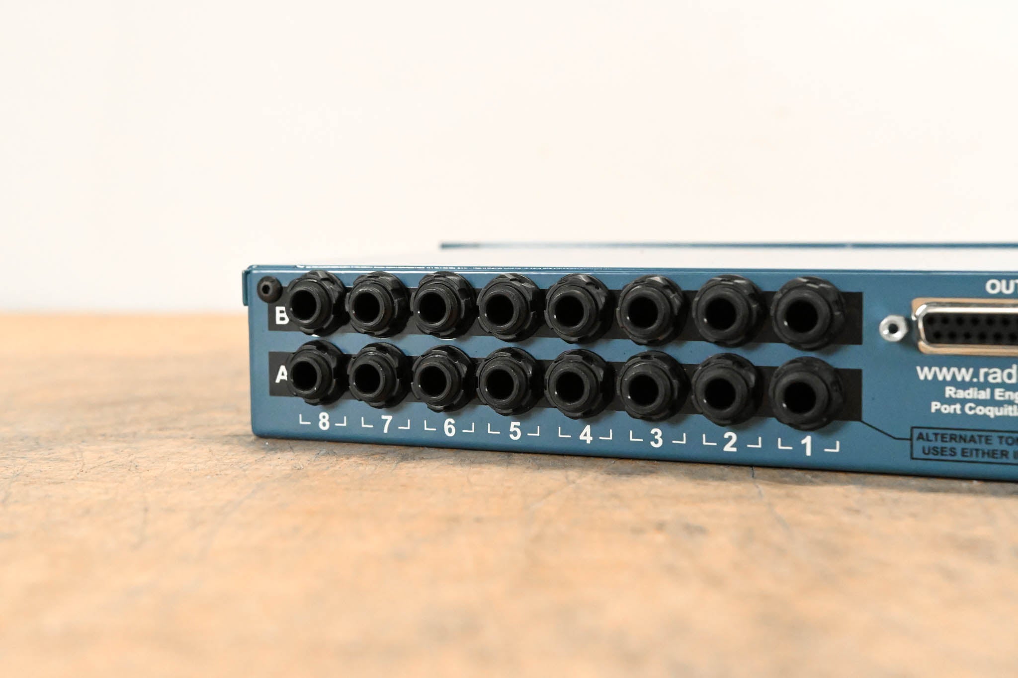 Radial Engineering SW8 MK2 8-Channel Line Level Auto-Switcher