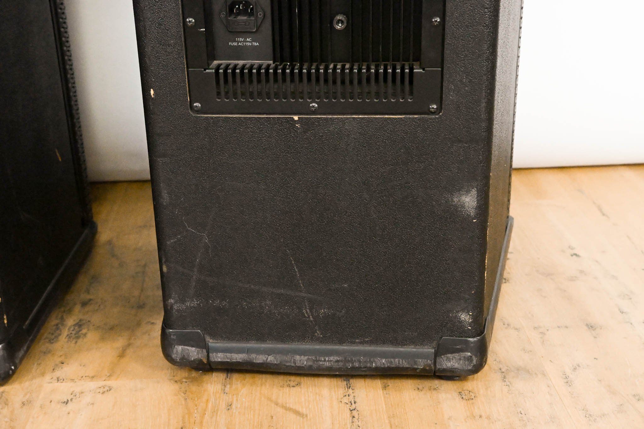 Mackie SR1530 Active 3-Way Sound Reinforcement Speaker (PAIR)